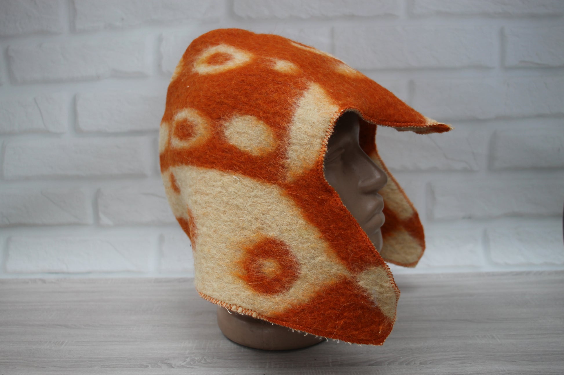 texture 100% wool vintage blanket used for sauna hat