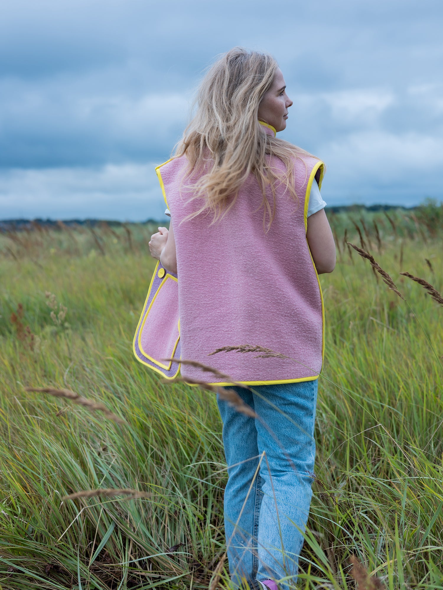 relaxed silhouette sleeveless wool jacket size M