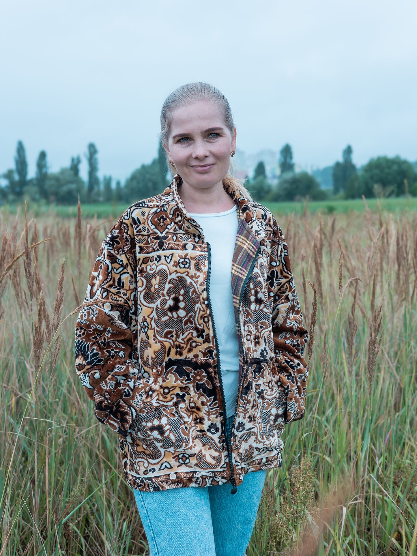 front view vintage tapestry jacket size L lined pockets upcycled blanket