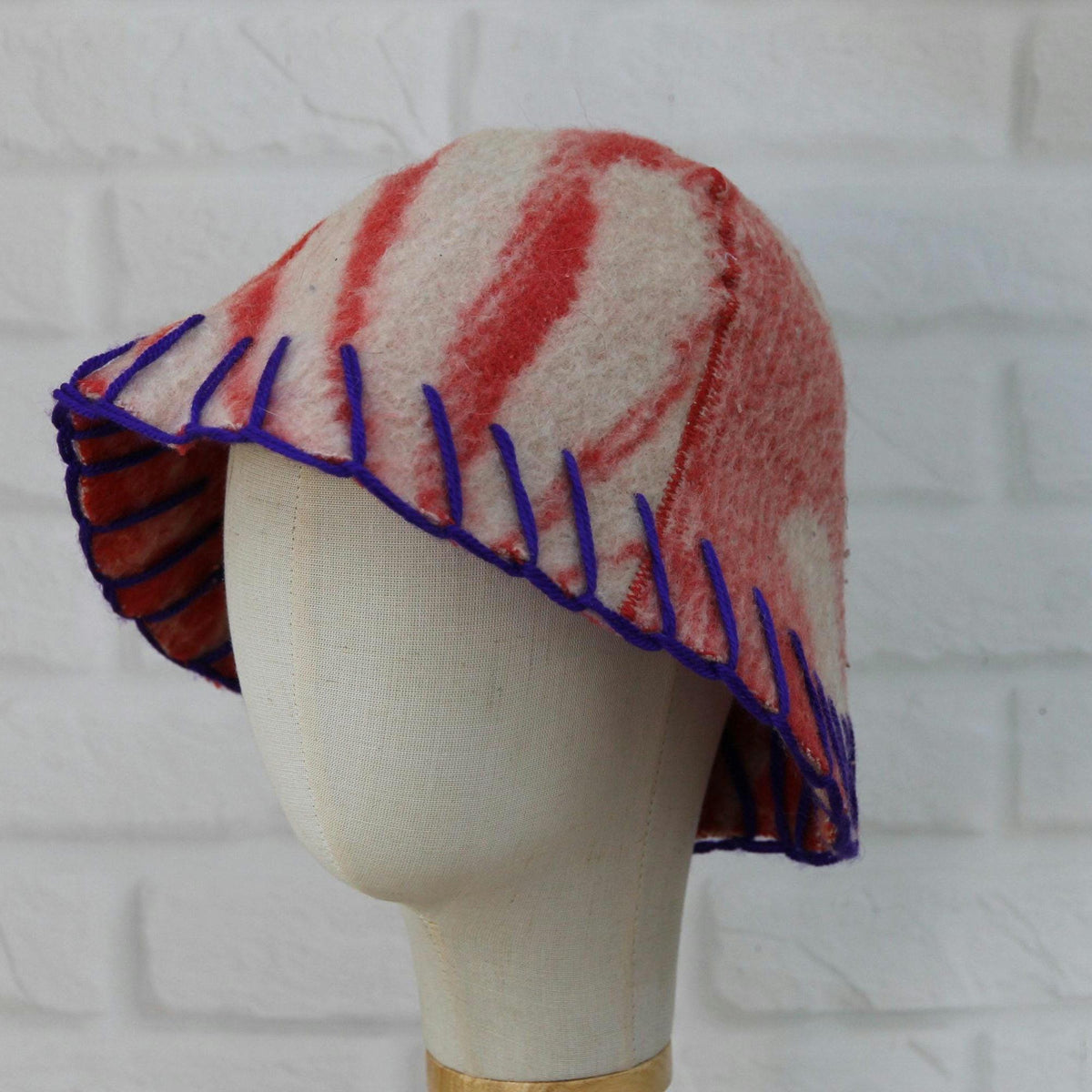 Reversible Wool Sauna Hat, Red Cream Banya Cap, Handfelted Heat Protection (35x21cm)