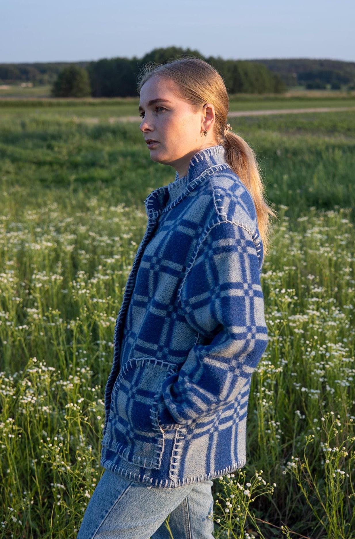 Vintage Blue Wool Jacket Women’s Size L, Upcycled Blanket Coat, Oversized Retro Checkered Jacket, Outerwear, Cozy Fall Winter Gift,upcycling