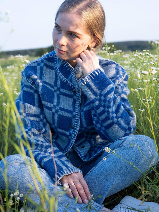 Vintage Blue Wool Jacket Women’s Size L, Upcycled Blanket Coat, Oversized Retro Checkered Jacket, Outerwear, Cozy Fall Winter Gift,upcycling