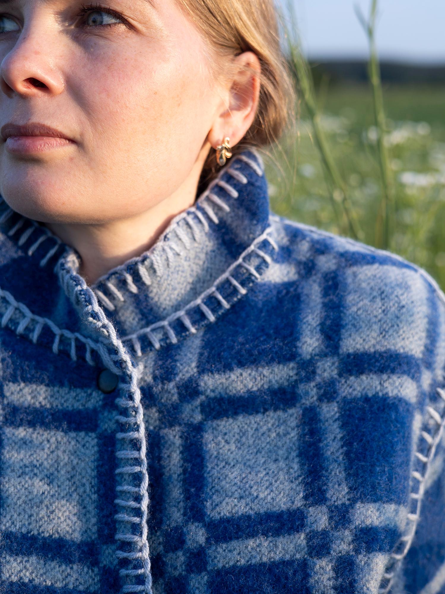 Vintage Blue Wool Jacket Women’s Size L, Upcycled Blanket Coat, Oversized Retro Checkered Jacket, Outerwear, Cozy Fall Winter Gift,upcycling