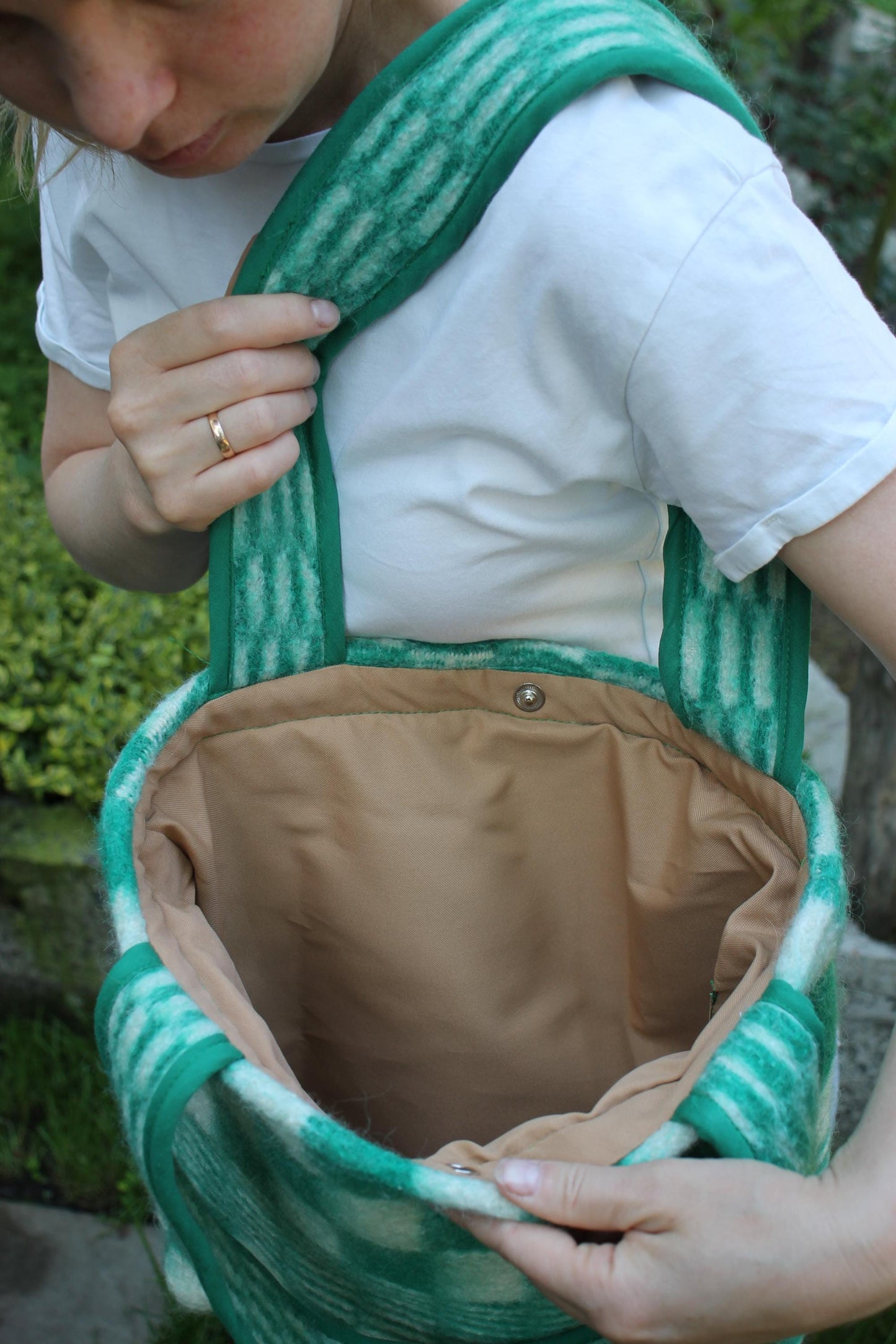 Green Wool Tote Bag Made from Vintage Blanket, Long Handles, Lined with Snap Closure, Upcycled Wool Shoulder Bag,Soft Cozy Handmade Tote