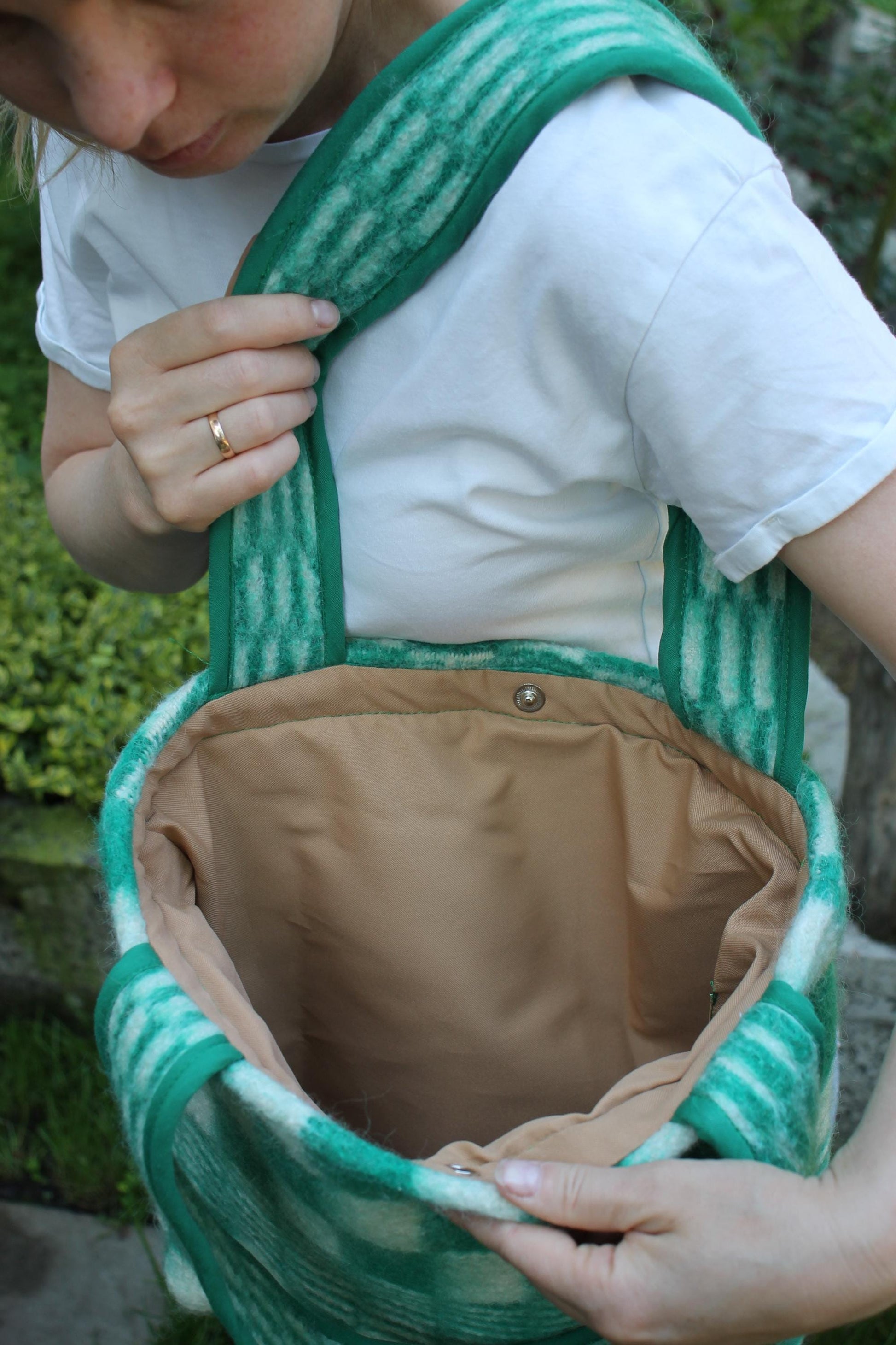 Green Wool Tote Bag Made from Vintage Blanket, Long Handles, Lined with Snap Closure, Upcycled Wool Shoulder Bag,Soft Cozy Handmade Tote