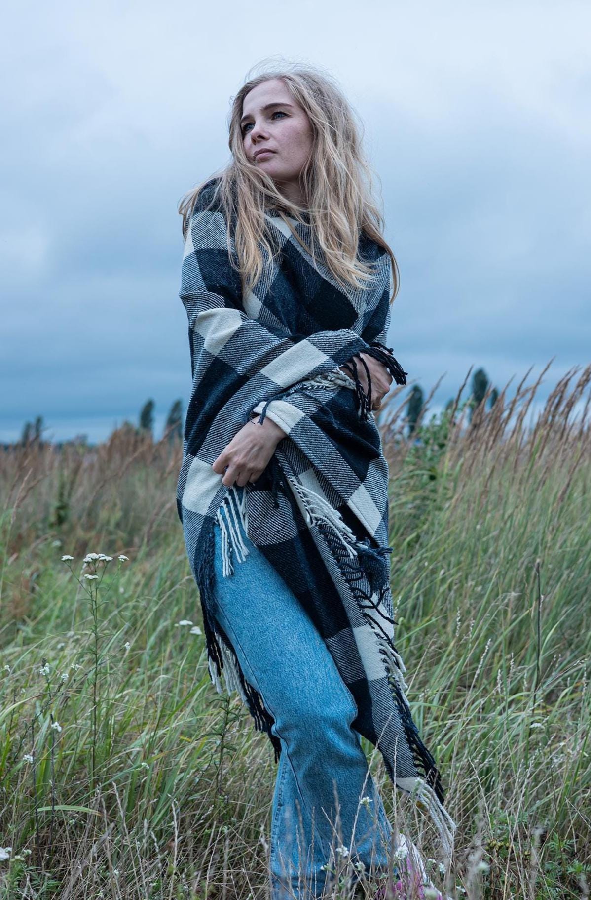 Wool Poncho with Hood from Upcycled Blanket, Oversized Wool Cape 107×122 cm Black White Checkered, plaid hooded poncho,openfront wool poncho