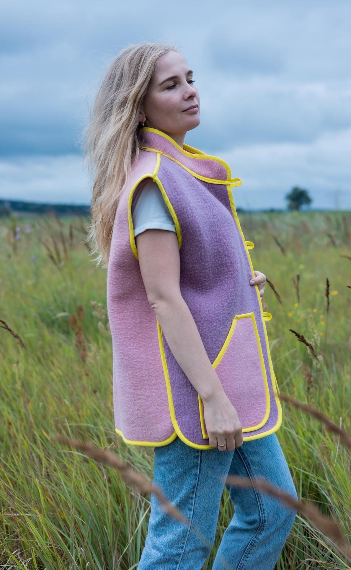 Blanket vest size M,wool blanket vest,upcycled wool Lilac Pink vest,Upcycled Sleeveless Jacket,handmade blanket vests,fleece women vest.