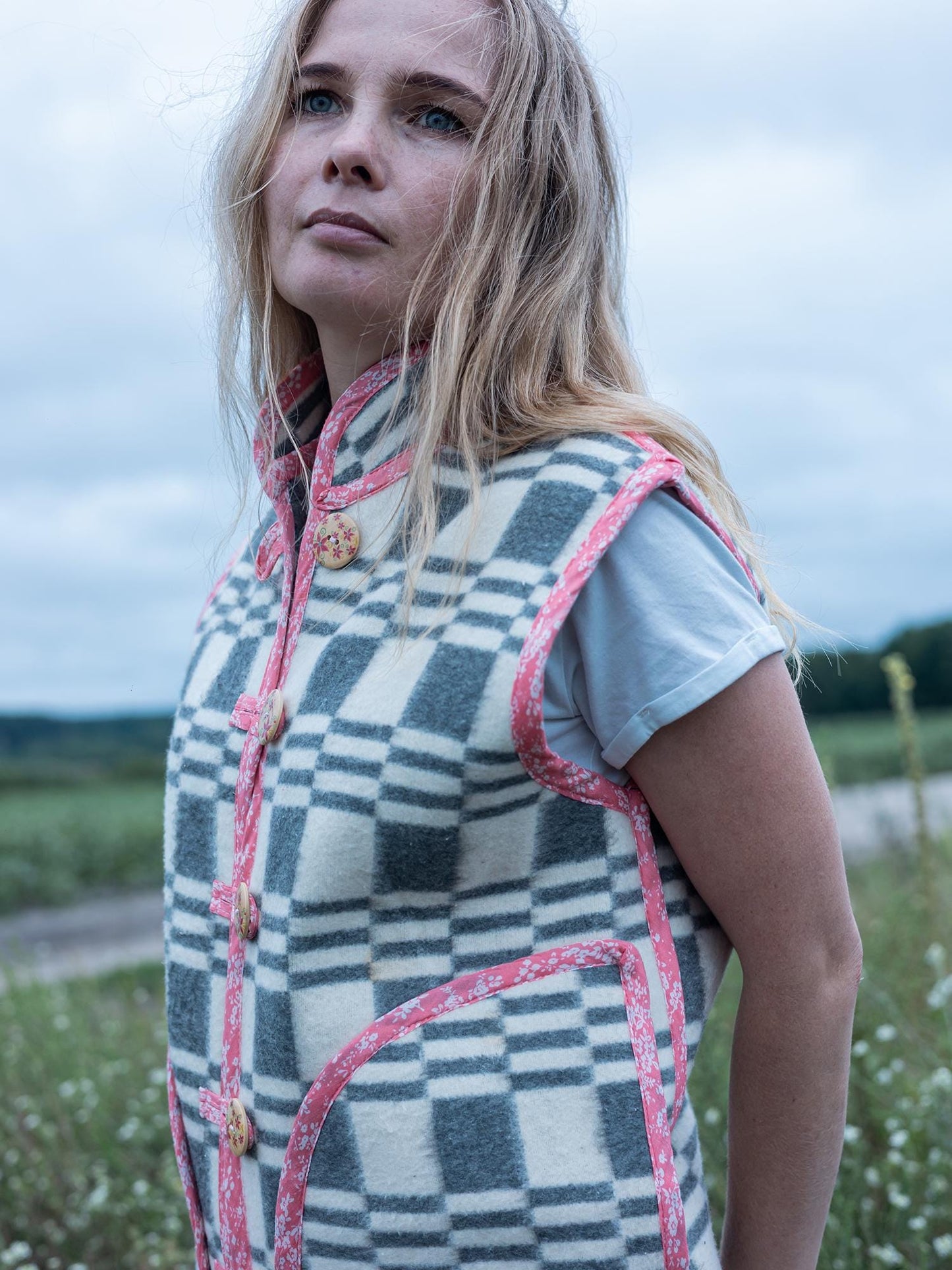 Upcycled Wool Blanket Vest S, Soft Handmade Reworked Sleeveless Gilet with Pink Trim, Vintage Look, Cozy and Warm Size Small