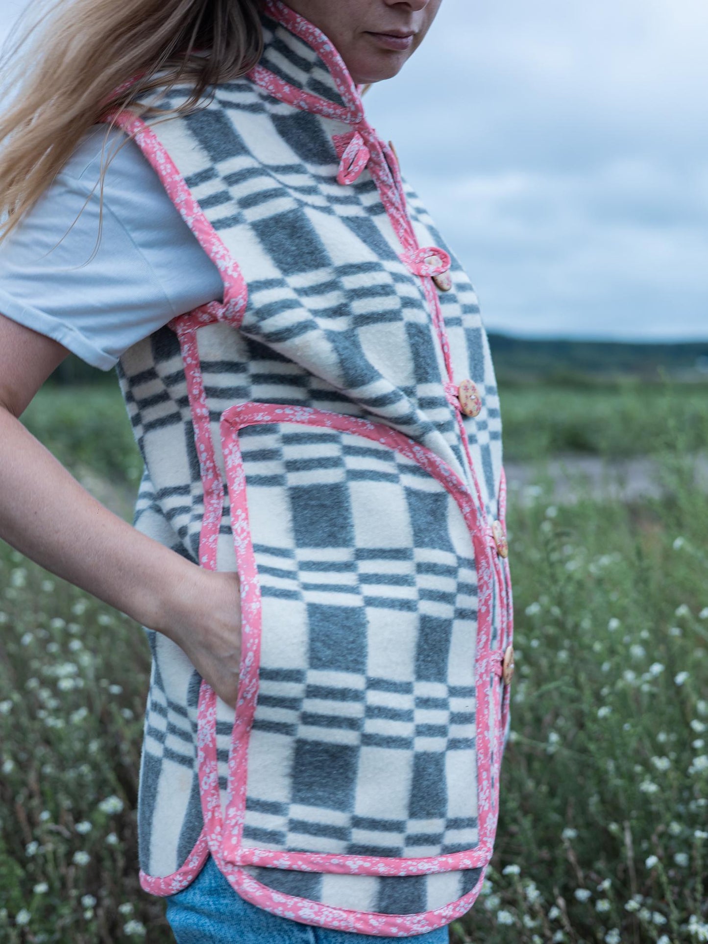 Upcycled Wool Blanket Vest S, Soft Handmade Reworked Sleeveless Gilet with Pink Trim, Vintage Look, Cozy and Warm Size Small