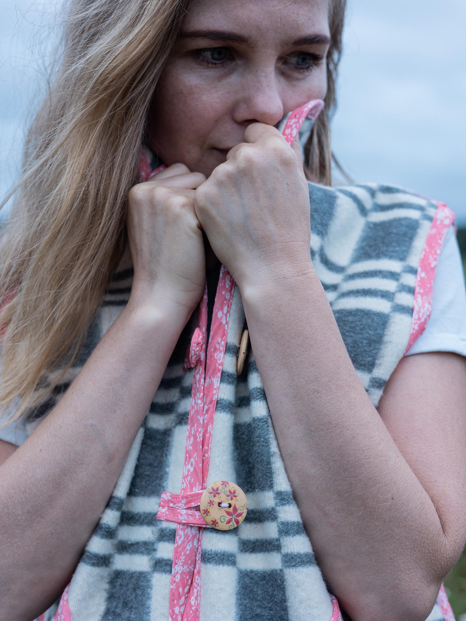 Upcycled Wool Blanket Vest S, Soft Handmade Reworked Sleeveless Gilet with Pink Trim, Vintage Look, Cozy and Warm Size Small