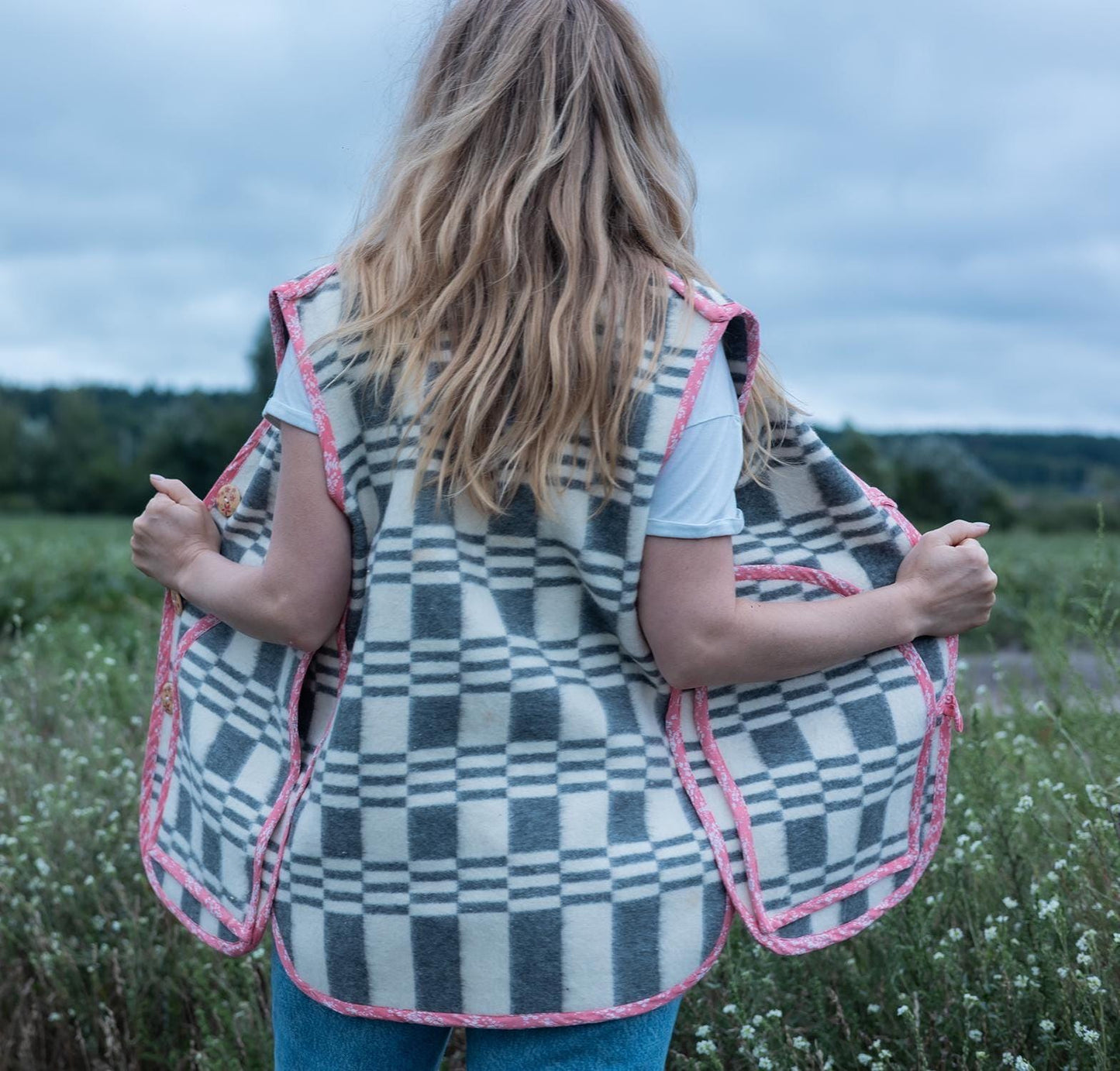 Upcycled Wool Blanket Vest S, Soft Handmade Reworked Sleeveless Gilet with Pink Trim, Vintage Look, Cozy and Warm Size Small