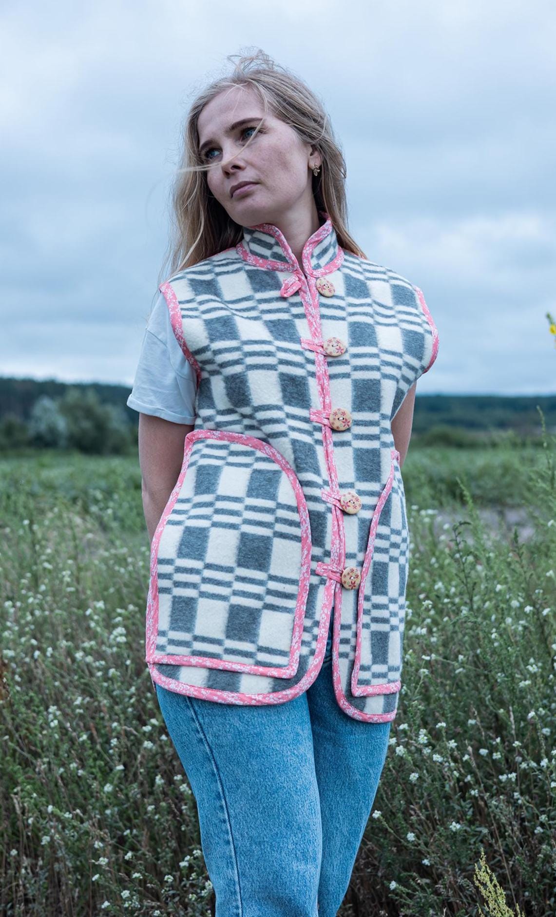 Upcycled Wool Blanket Vest S, Soft Handmade Reworked Sleeveless Gilet with Pink Trim, Vintage Look, Cozy and Warm Size Small