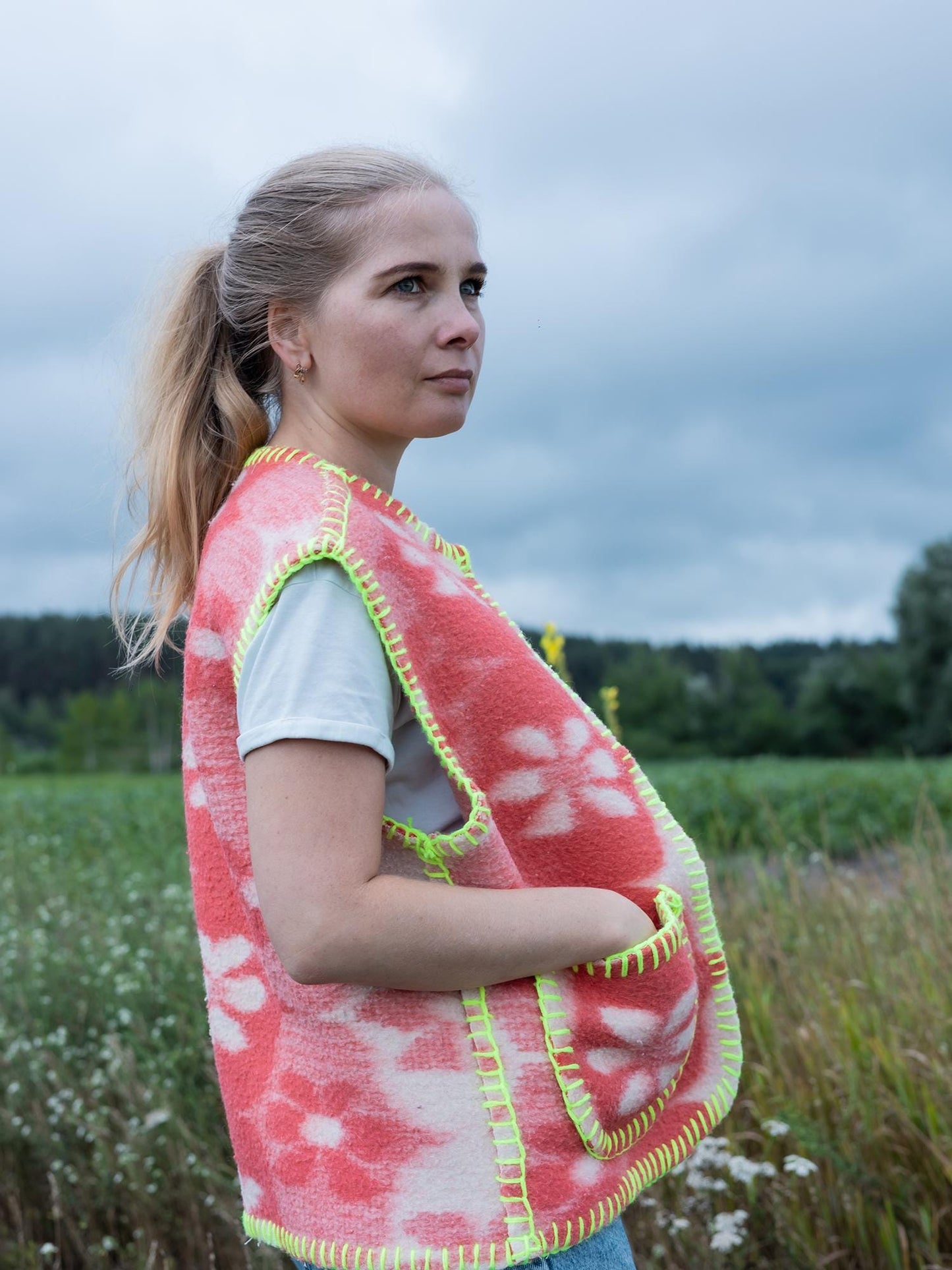 Upcycled Wool Blanket pink Vest size S M 44, Vintage Ukrainian Sleeveless Jacket, clothing for women, handwarmer vest, gift for her.