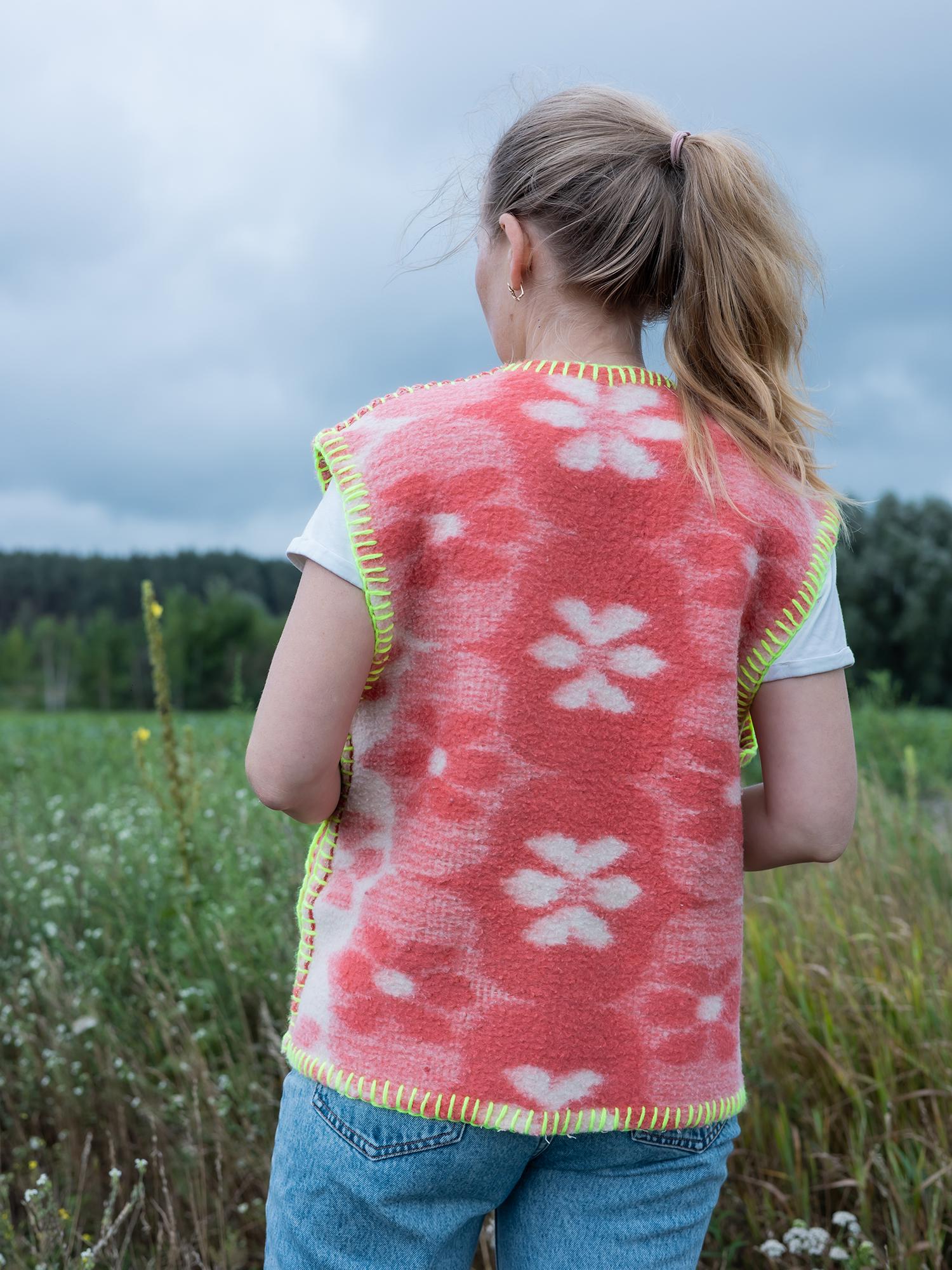 Upcycled Wool Blanket pink Vest size S M 44, Vintage Ukrainian Sleeveless Jacket, clothing for women, handwarmer vest, gift for her.