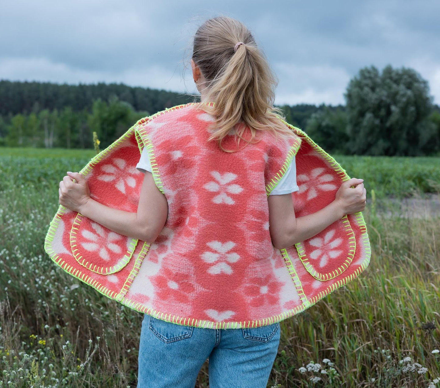 Upcycled Wool Blanket pink Vest size S M 44, Vintage Ukrainian Sleeveless Jacket, clothing for women, handwarmer vest, gift for her.