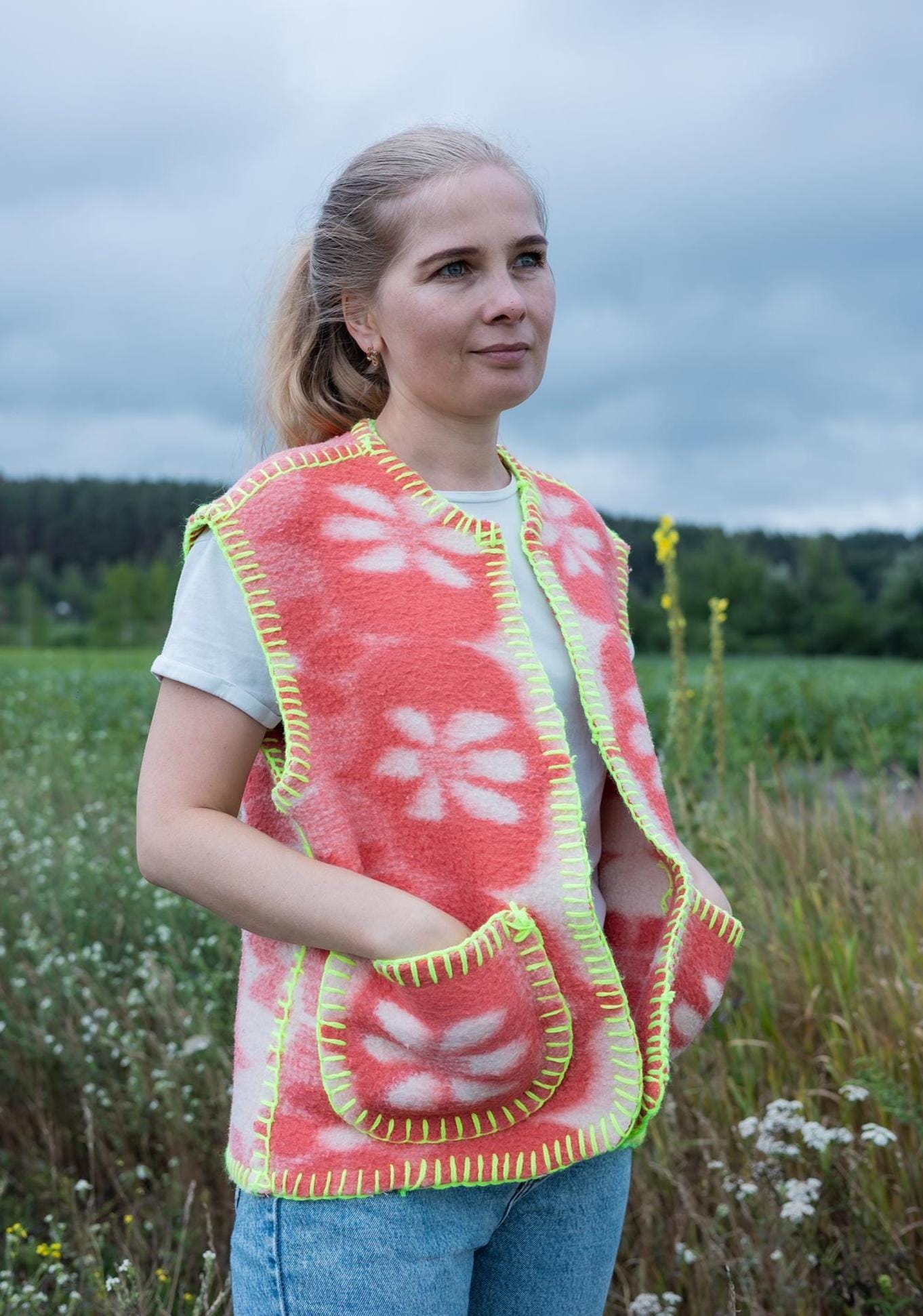 Upcycled Wool Blanket pink Vest size S M 44, Vintage Ukrainian Sleeveless Jacket, clothing for women, handwarmer vest, gift for her.