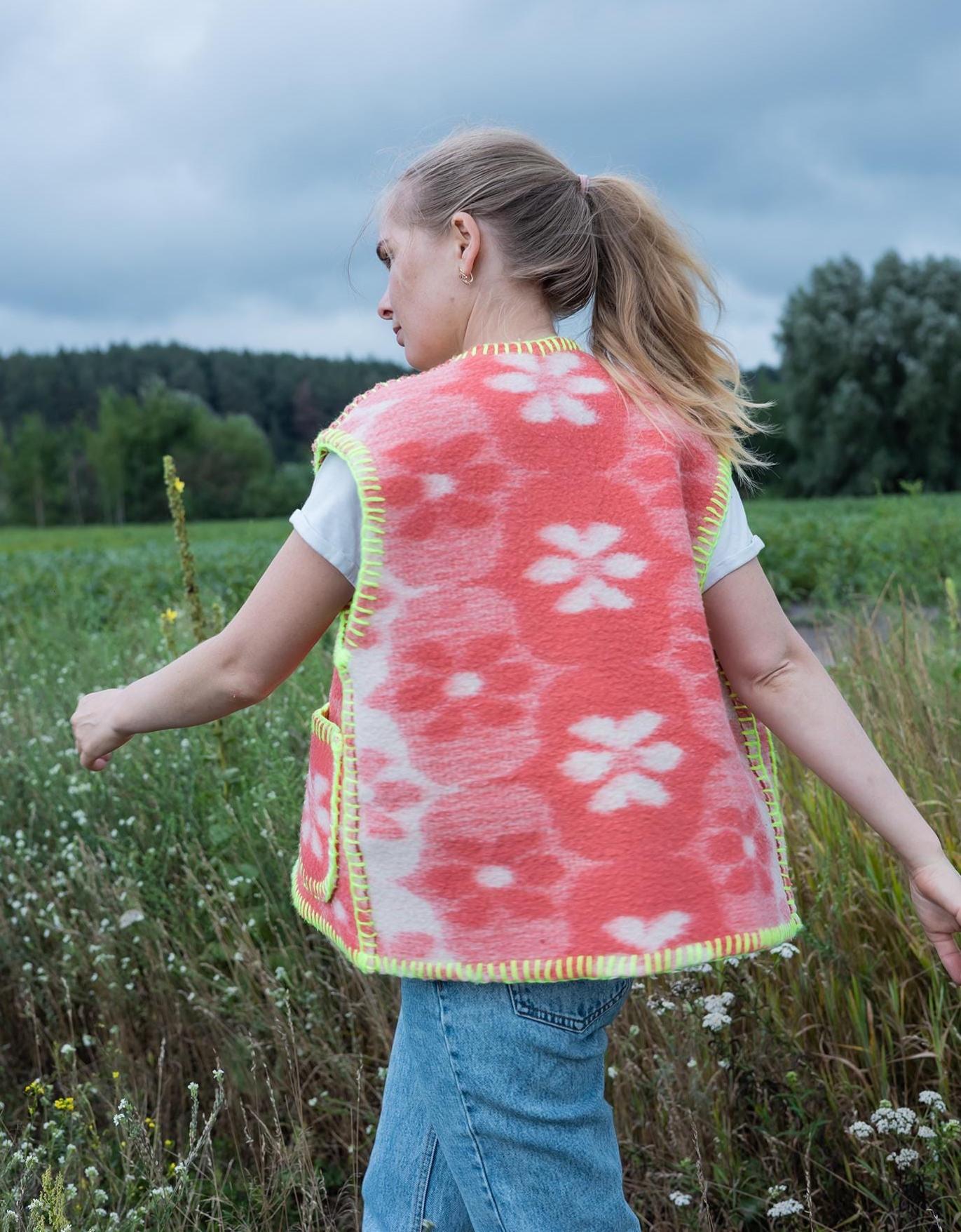 Upcycled Wool Blanket pink Vest size S M 44, Vintage Ukrainian Sleeveless Jacket, clothing for women, handwarmer vest, gift for her.
