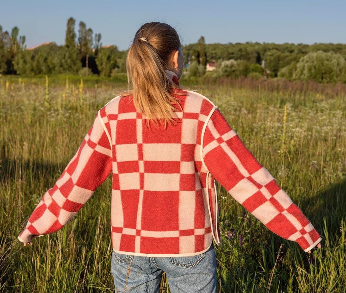 Upcycled Wool Blanket Jacket Red Checkered – Handmade Warm Coat M (44–46) Oversize, Vintage Wool Outerwear Women