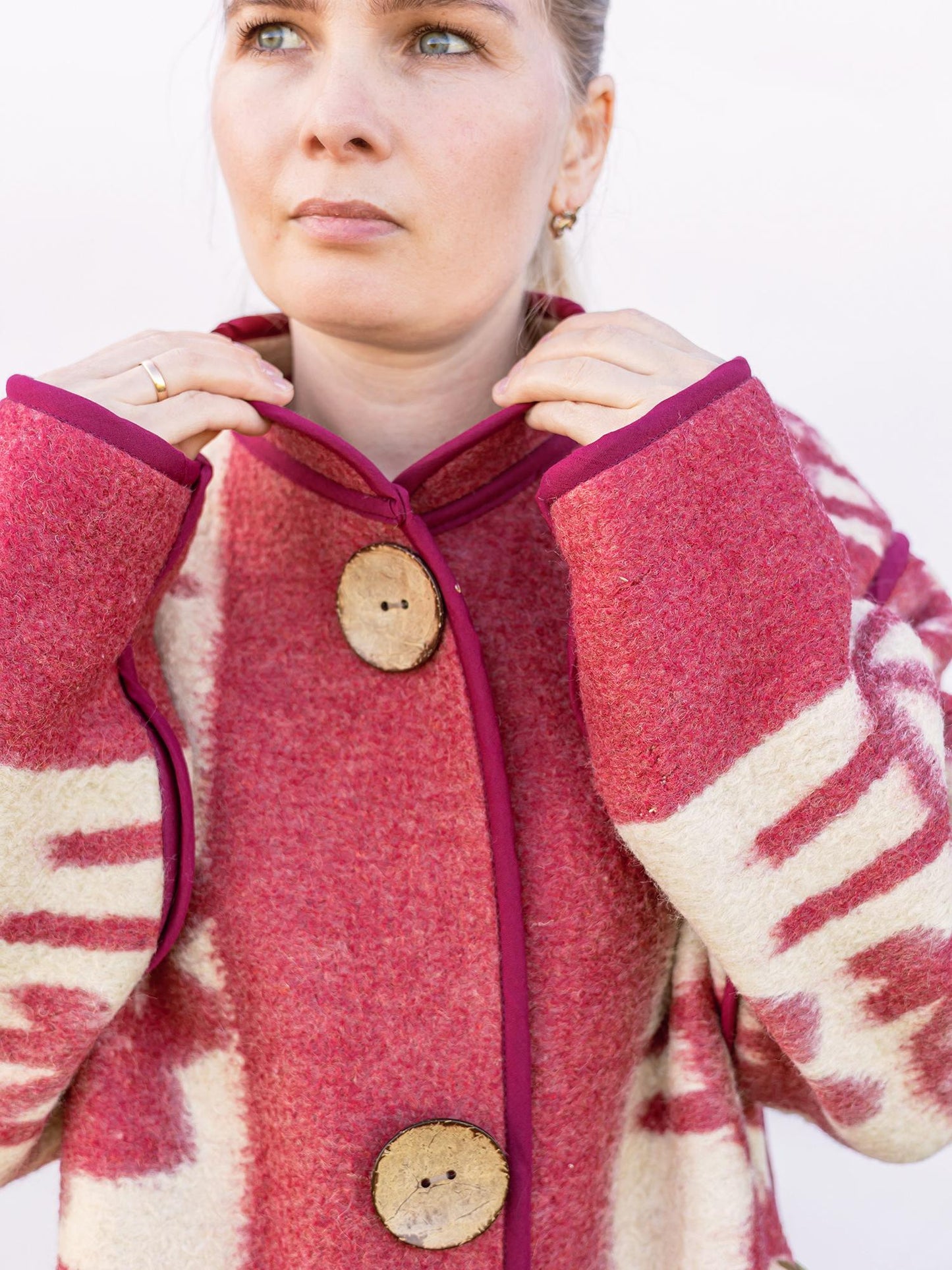 Blanket coat size M,red wool blanket jacket,vintage blanket jacket,blanket coat long,blanket jacket recycled,handmade blanket coat women.