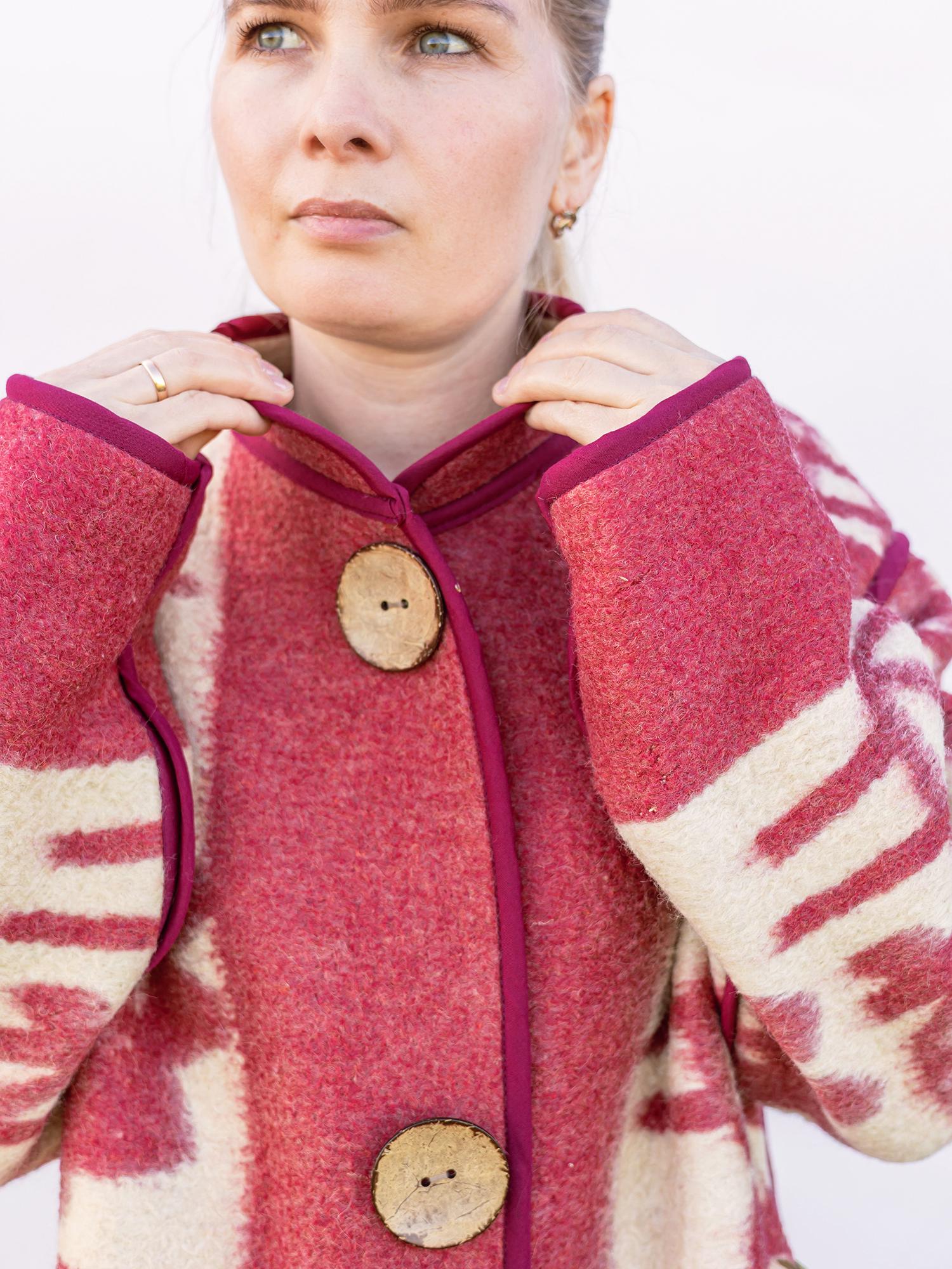 Blanket coat size M,red wool blanket jacket,vintage blanket jacket,blanket coat long,blanket jacket recycled,handmade blanket coat women.