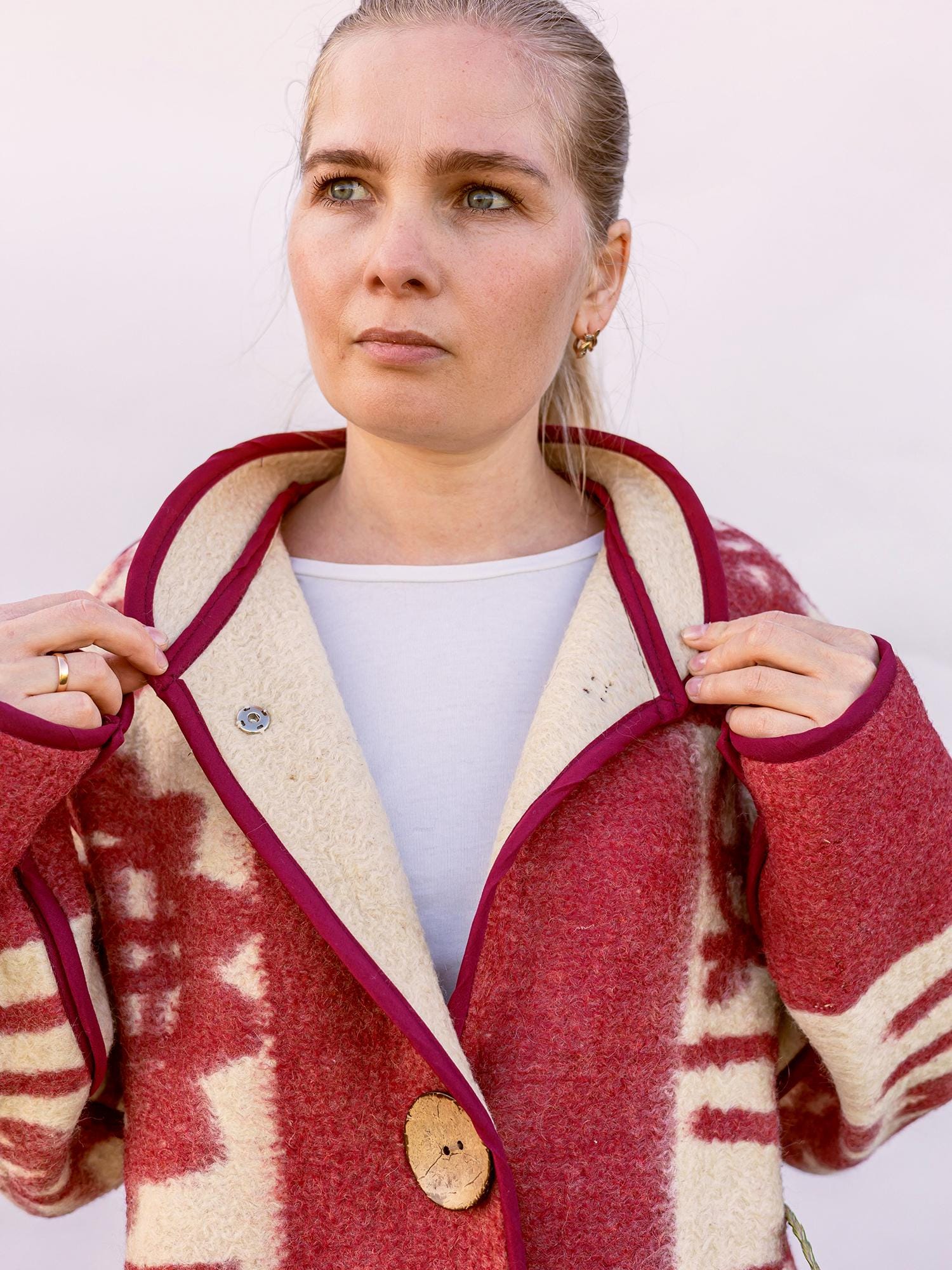 Blanket coat size M,red wool blanket jacket,vintage blanket jacket,blanket coat long,blanket jacket recycled,handmade blanket coat women.