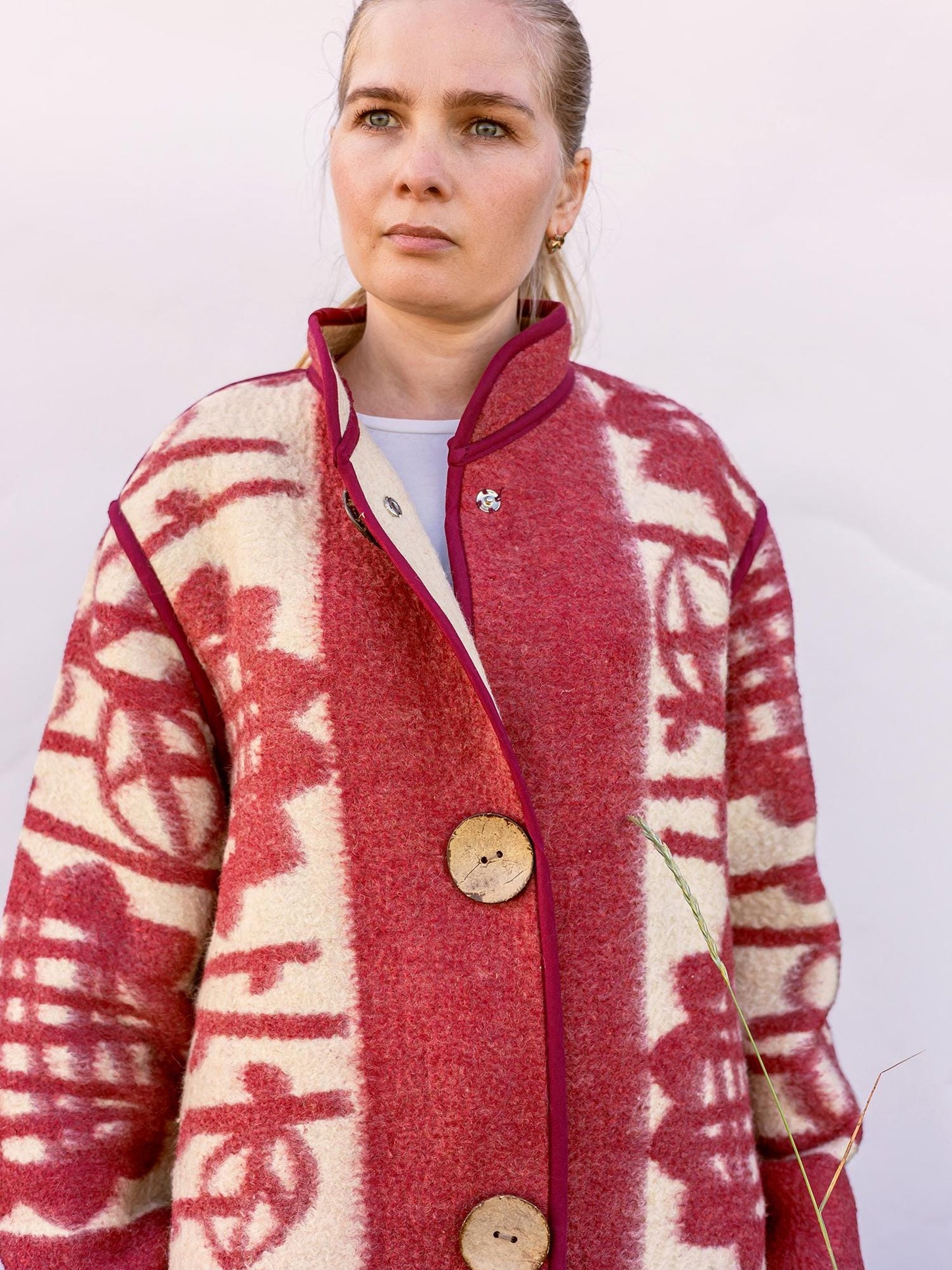 Blanket coat size M,red wool blanket jacket,vintage blanket jacket,blanket coat long,blanket jacket recycled,handmade blanket coat women.