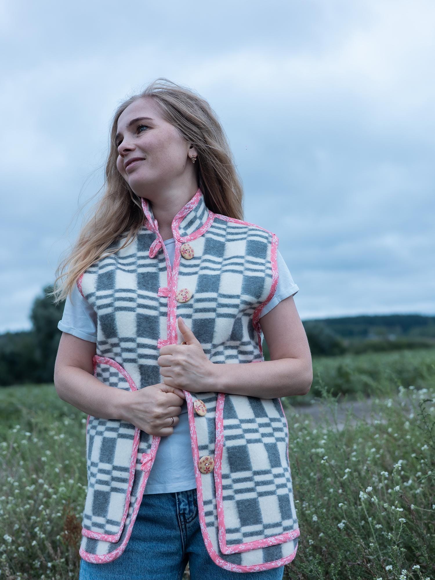 Upcycled Wool Blanket Vest S, Soft Handmade Reworked Sleeveless Gilet with Pink Trim, Vintage Look, Cozy and Warm Size Small