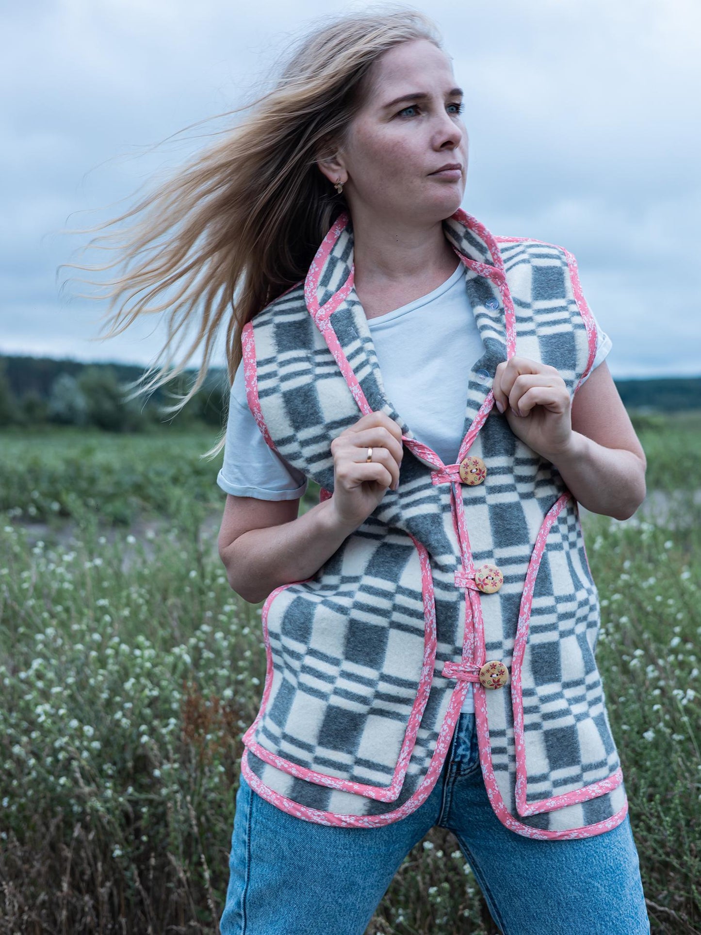 Upcycled Wool Blanket Vest S, Soft Handmade Reworked Sleeveless Gilet with Pink Trim, Vintage Look, Cozy and Warm Size Small