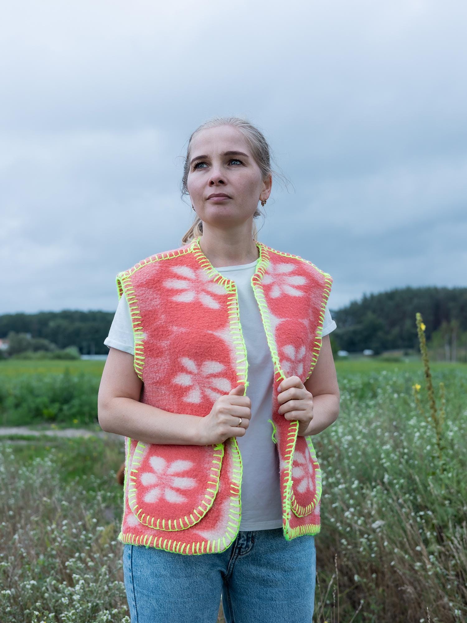 Upcycled Wool Blanket pink Vest size S M 44, Vintage Ukrainian Sleeveless Jacket, clothing for women, handwarmer vest, gift for her.