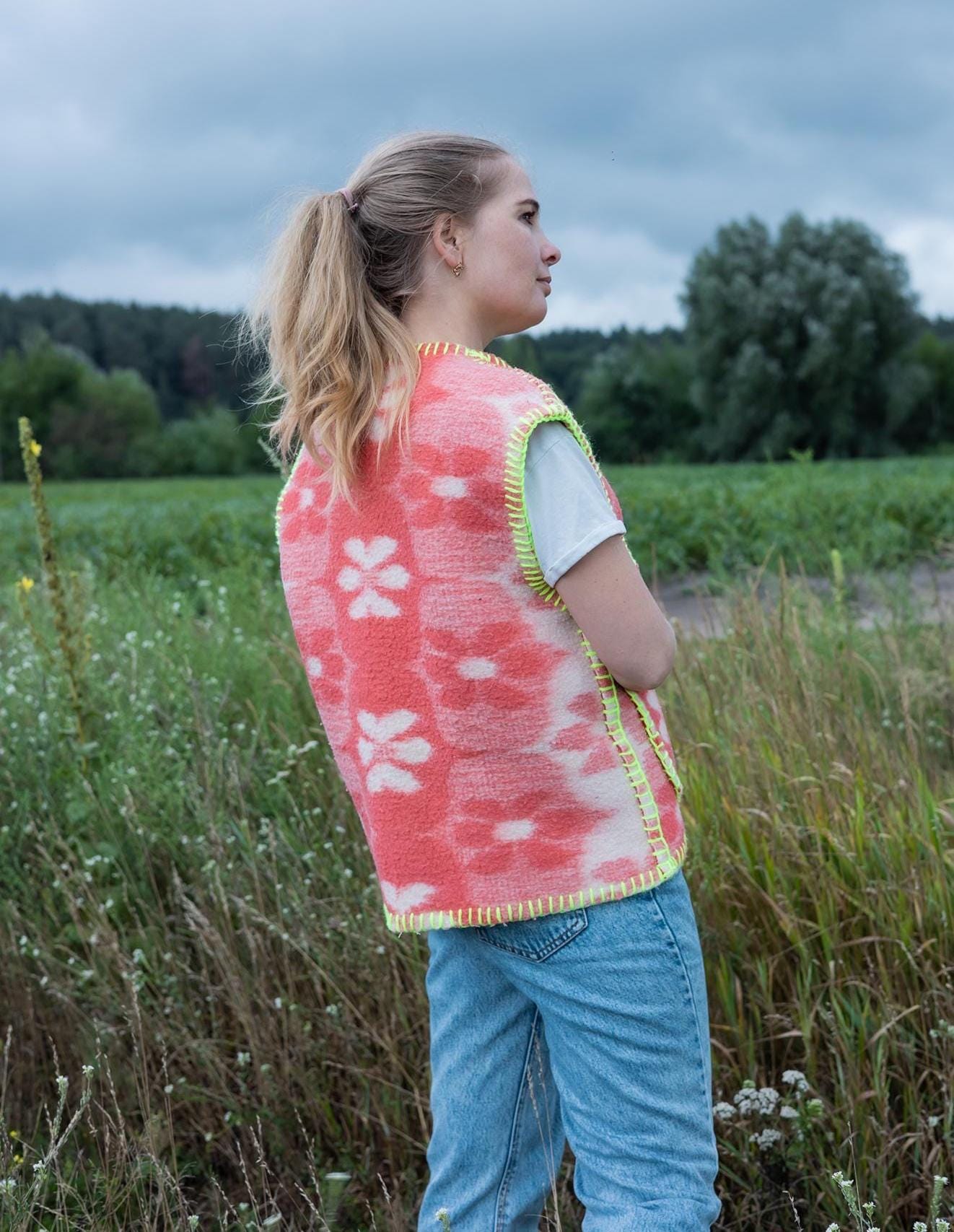 Upcycled Wool Blanket pink Vest size S M 44, Vintage Ukrainian Sleeveless Jacket, clothing for women, handwarmer vest, gift for her.