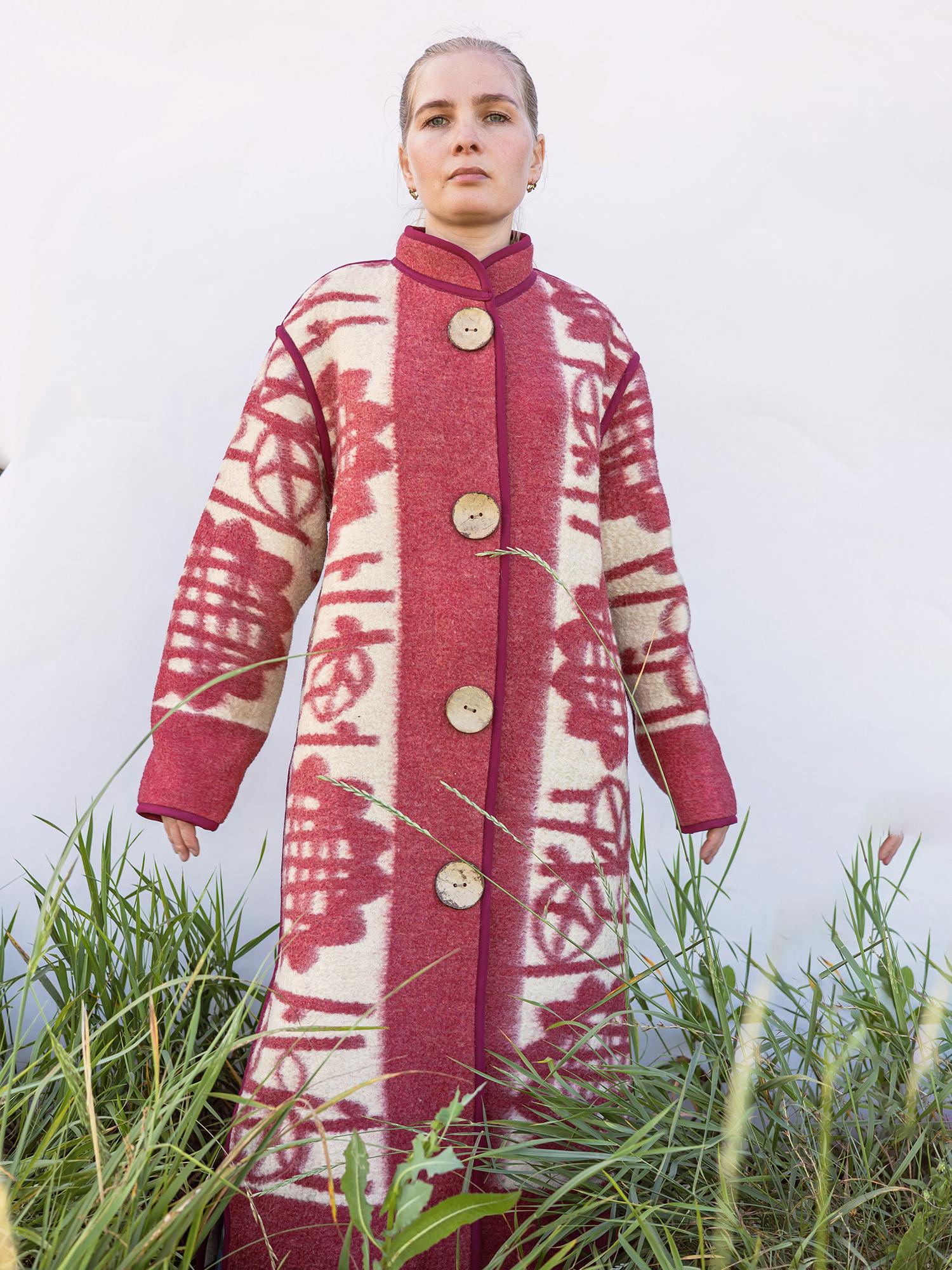 Blanket coat size M,red wool blanket jacket,vintage blanket jacket,blanket coat long,blanket jacket recycled,handmade blanket coat women.