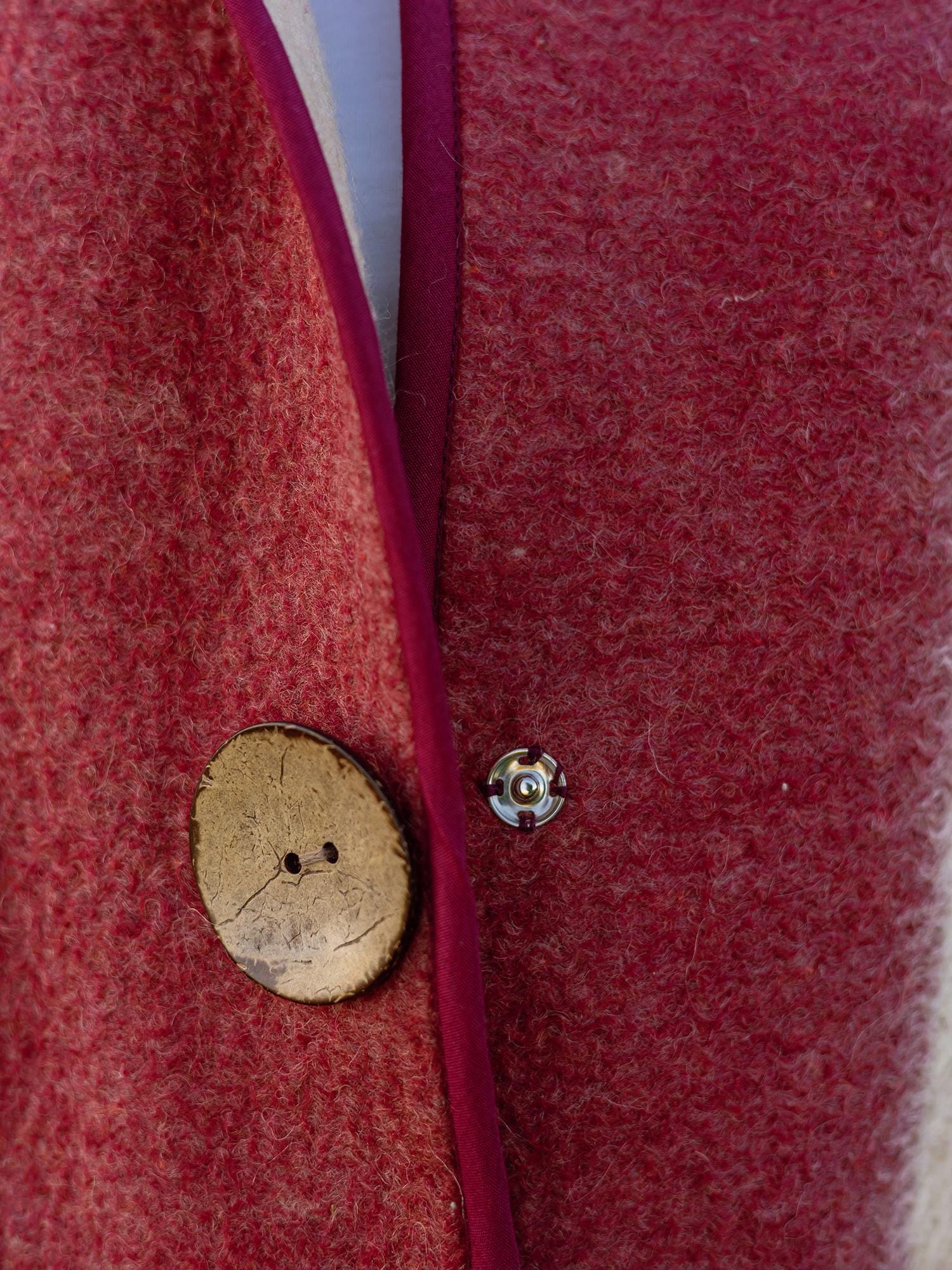 Blanket coat size M,red wool blanket jacket,vintage blanket jacket,blanket coat long,blanket jacket recycled,handmade blanket coat women.