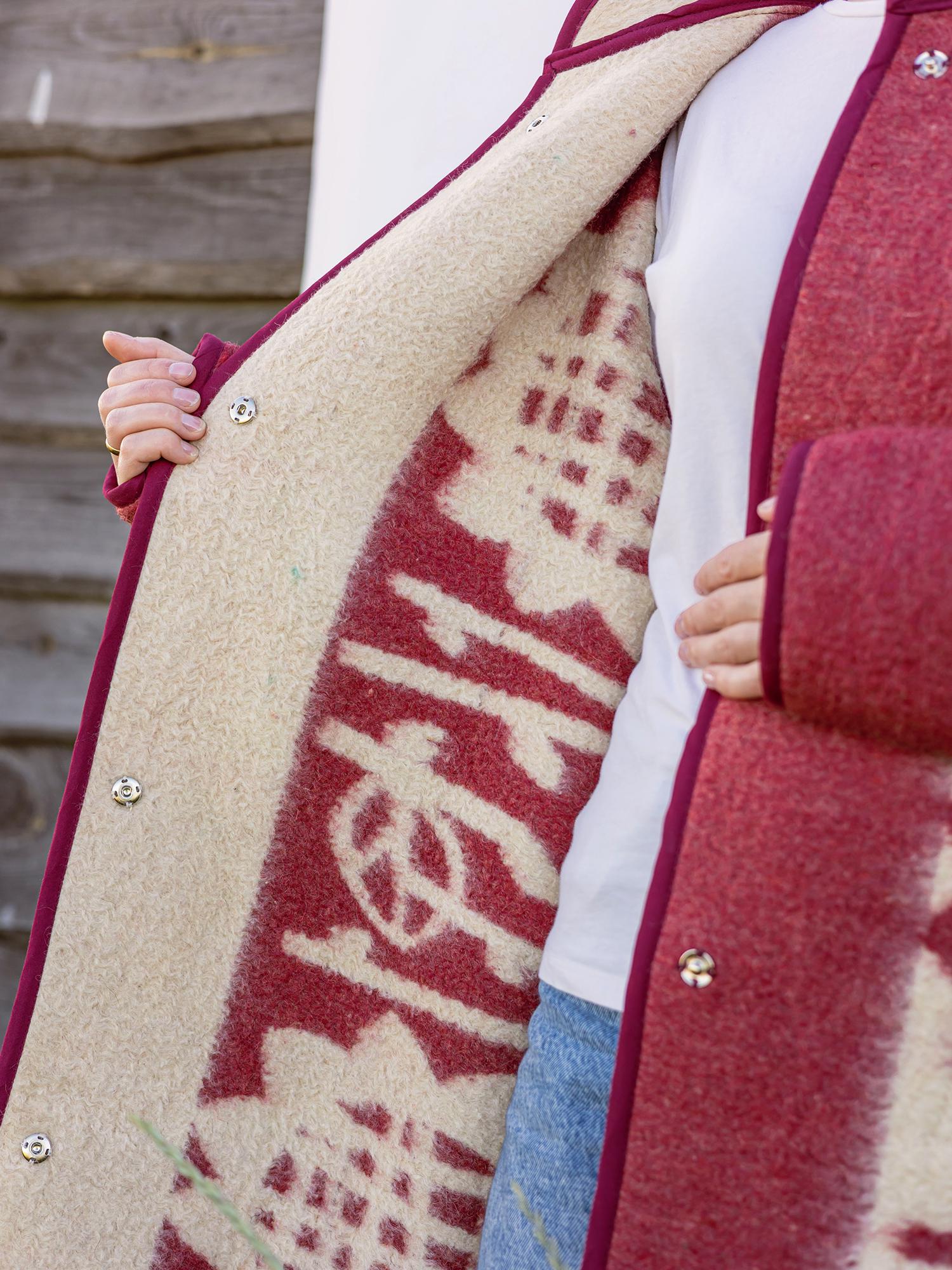 Blanket coat size M,red wool blanket jacket,vintage blanket jacket,blanket coat long,blanket jacket recycled,handmade blanket coat women.