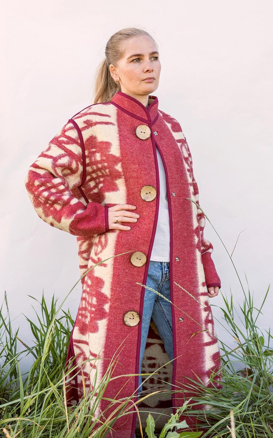 Blanket coat size M,red wool blanket jacket,vintage blanket jacket,blanket coat long,blanket jacket recycled,handmade blanket coat women.