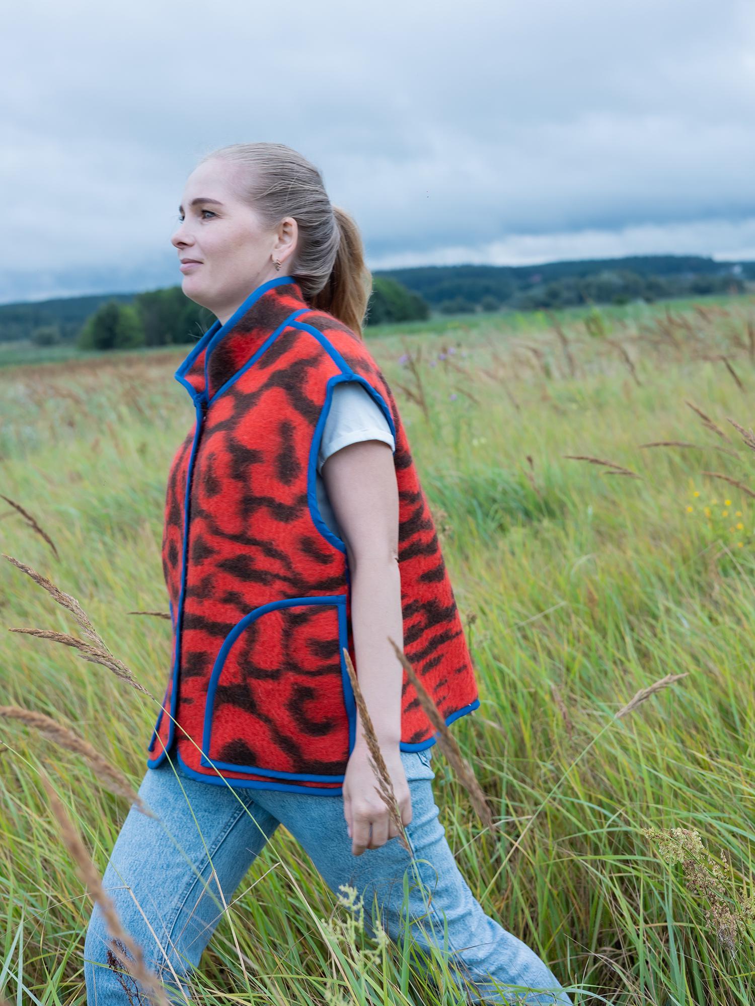 Wool Blanket vest jacket size 8-10 M L,red blanket coat jacket,upcycled coats women,woolen coat plaid,dutch blanket coat,handmade.Ukraine