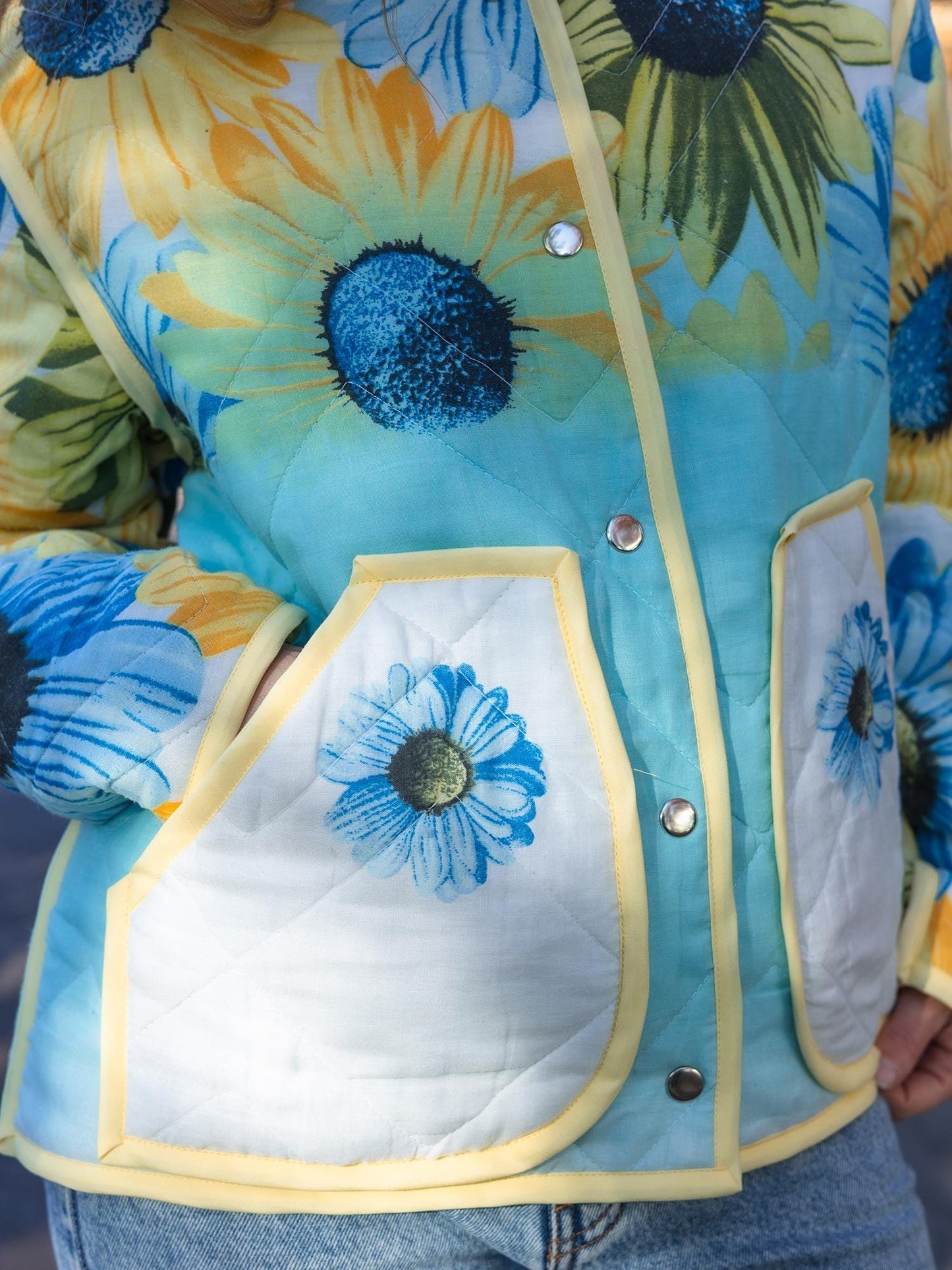 Quilted Jacket, vintage patchwork coat size M from quilted wool blanket, upcycled jacket with pockets, warm coat from retro quilt blanket.