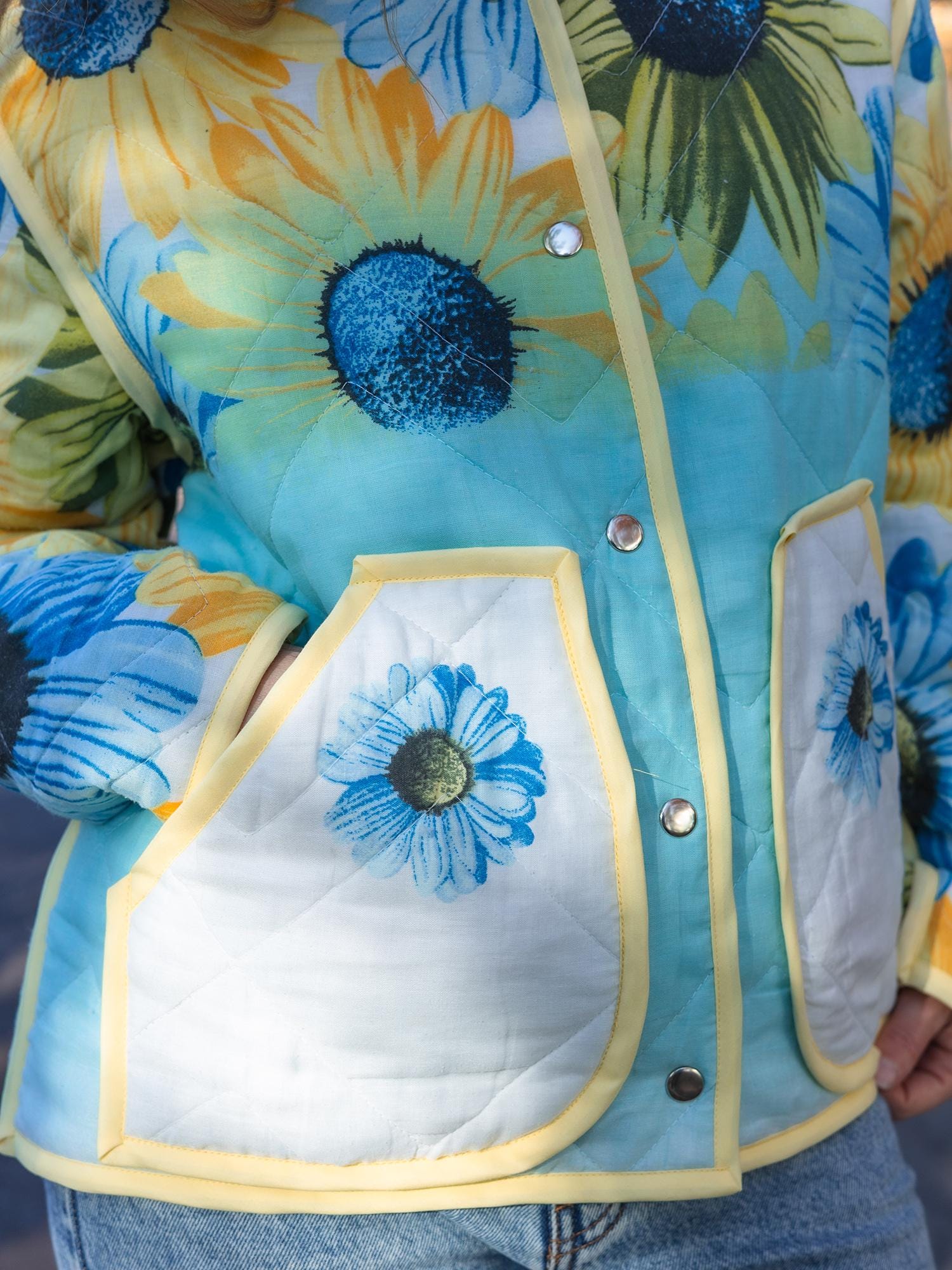 Quilted Jacket, vintage patchwork coat size M from quilted wool blanket, upcycled jacket with pockets, warm coat from retro quilt blanket.