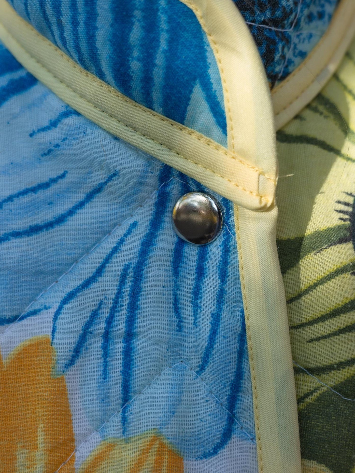 Quilted Jacket, vintage patchwork coat size M from quilted wool blanket, upcycled jacket with pockets, warm coat from retro quilt blanket.