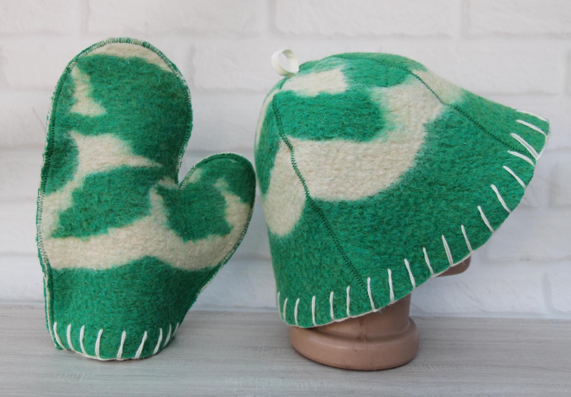 Wool sauna hat mitten mat natural,handmade green felted bath hat, ecoriendly hat recycled blanket cap, gift for sauna lovers.