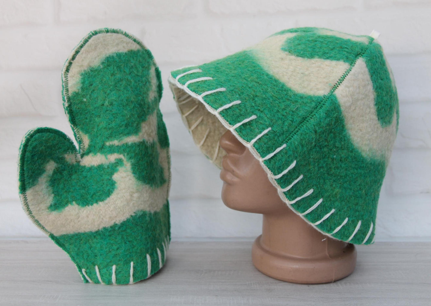 Wool sauna hat mitten mat natural,handmade green felted bath hat, ecoriendly hat recycled blanket cap, gift for sauna lovers.