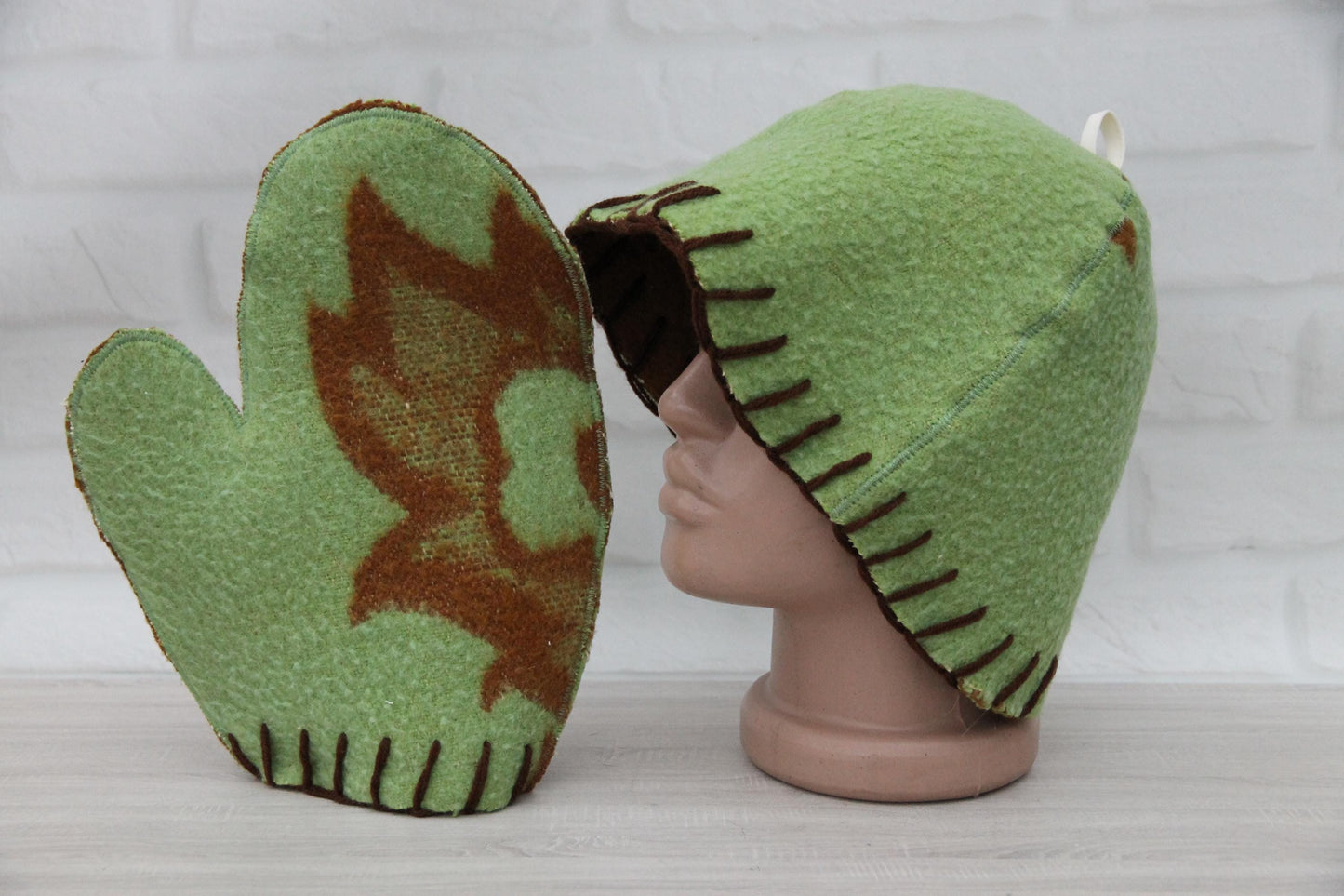 Wool sauna hat mitten mat natural,handmade green felted bath hat, ecoriendly hat recycled blanket cap, gift for sauna lovers.