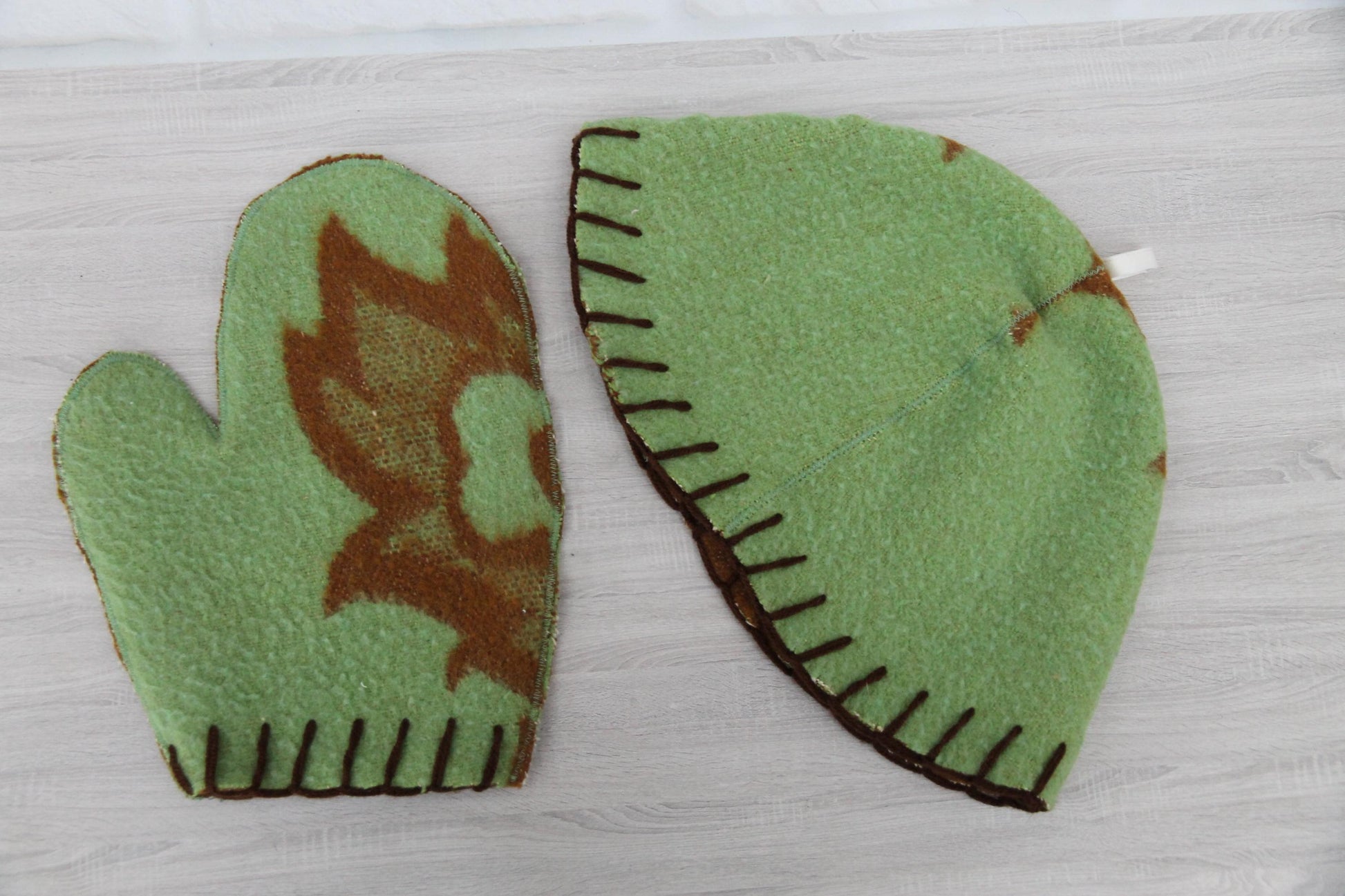 Wool sauna hat mitten mat natural,handmade green felted bath hat, ecoriendly hat recycled blanket cap, gift for sauna lovers.