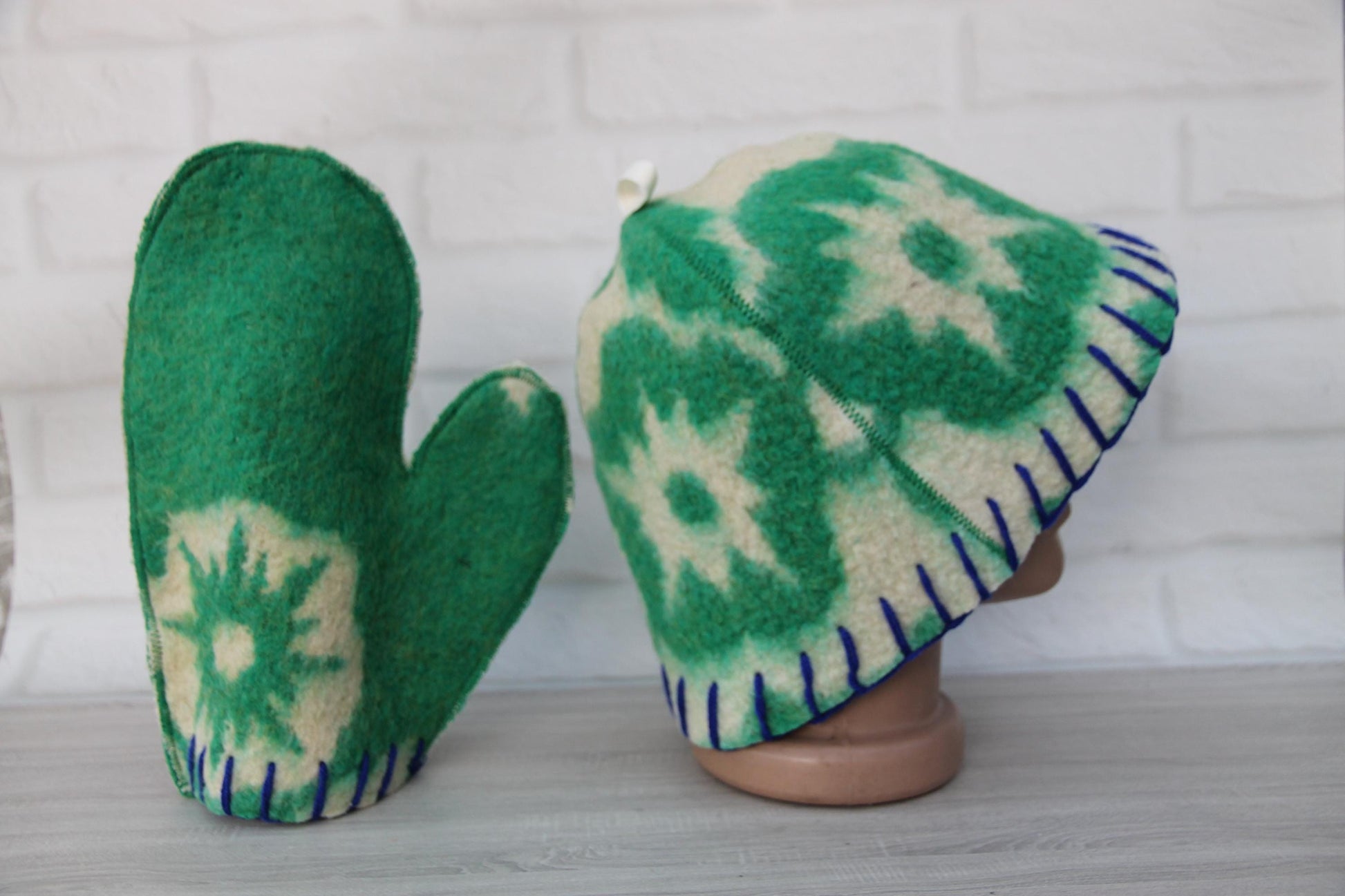 Wool sauna hat mitten mat natural,handmade green felted bath hat, ecoriendly hat recycled blanket cap, gift for sauna lovers.