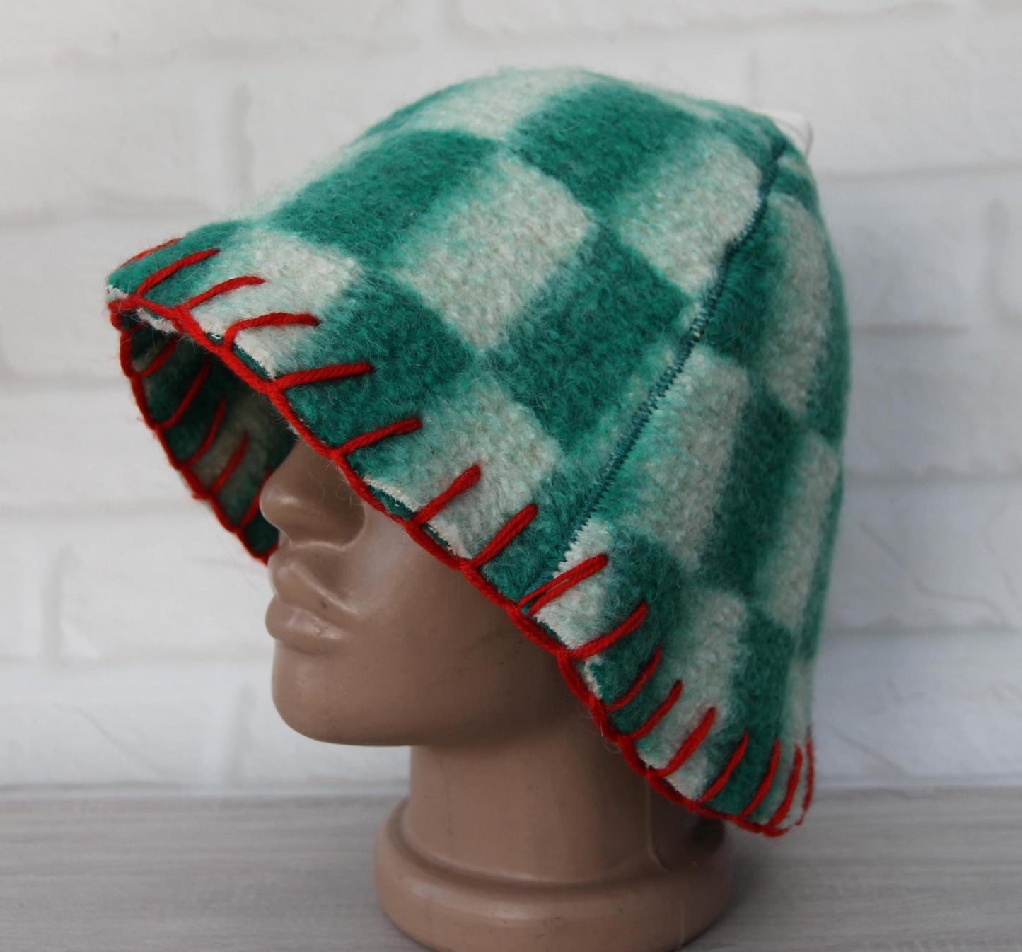 Green wool sauna hat, handmade vintage blanket banya hat, thick felted steam bath hat with loop, upcycled sauna gift,flower felt hat.Баня.