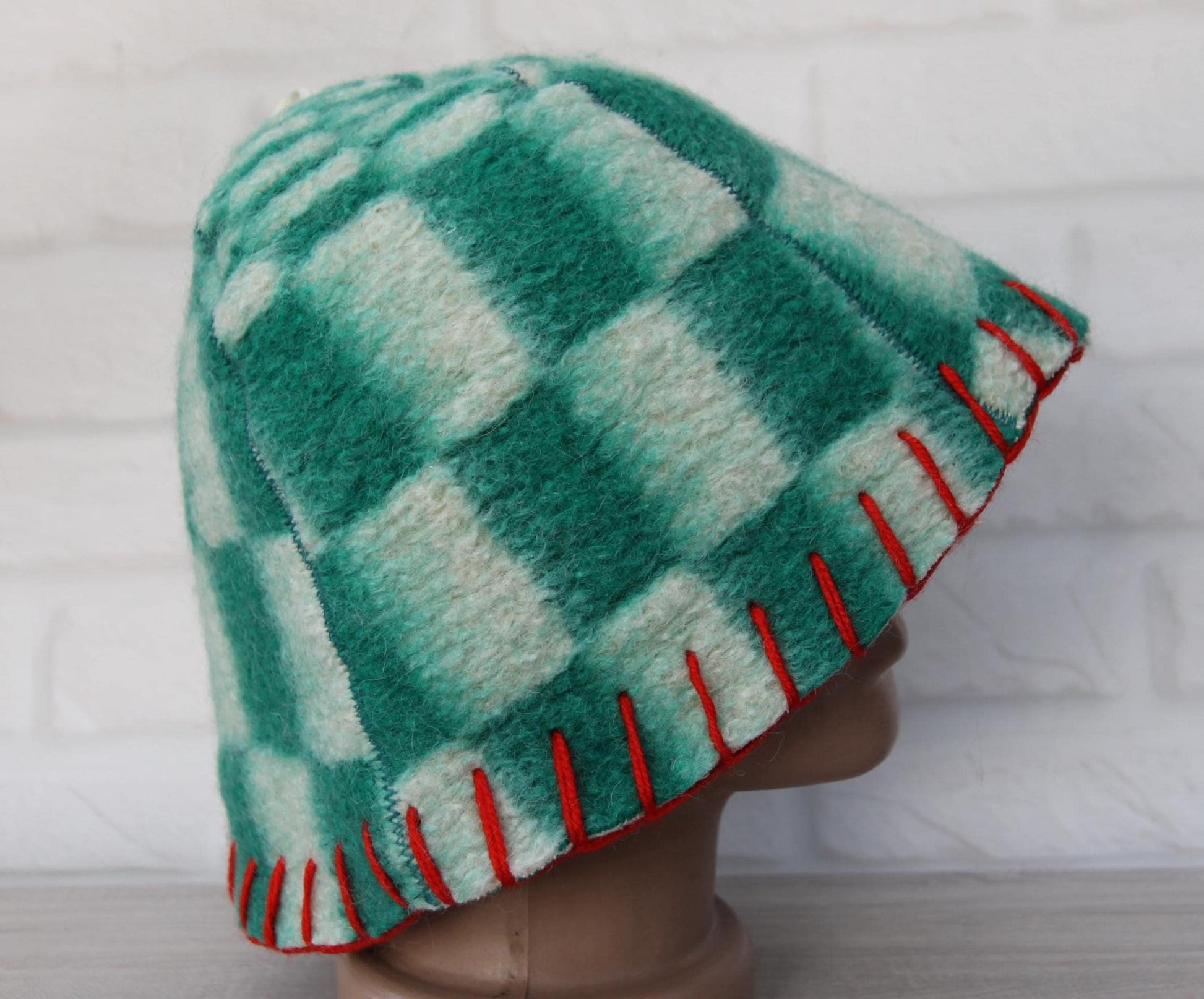 Green wool sauna hat, handmade vintage blanket banya hat, thick felted steam bath hat with loop, upcycled sauna gift,flower felt hat.Баня.