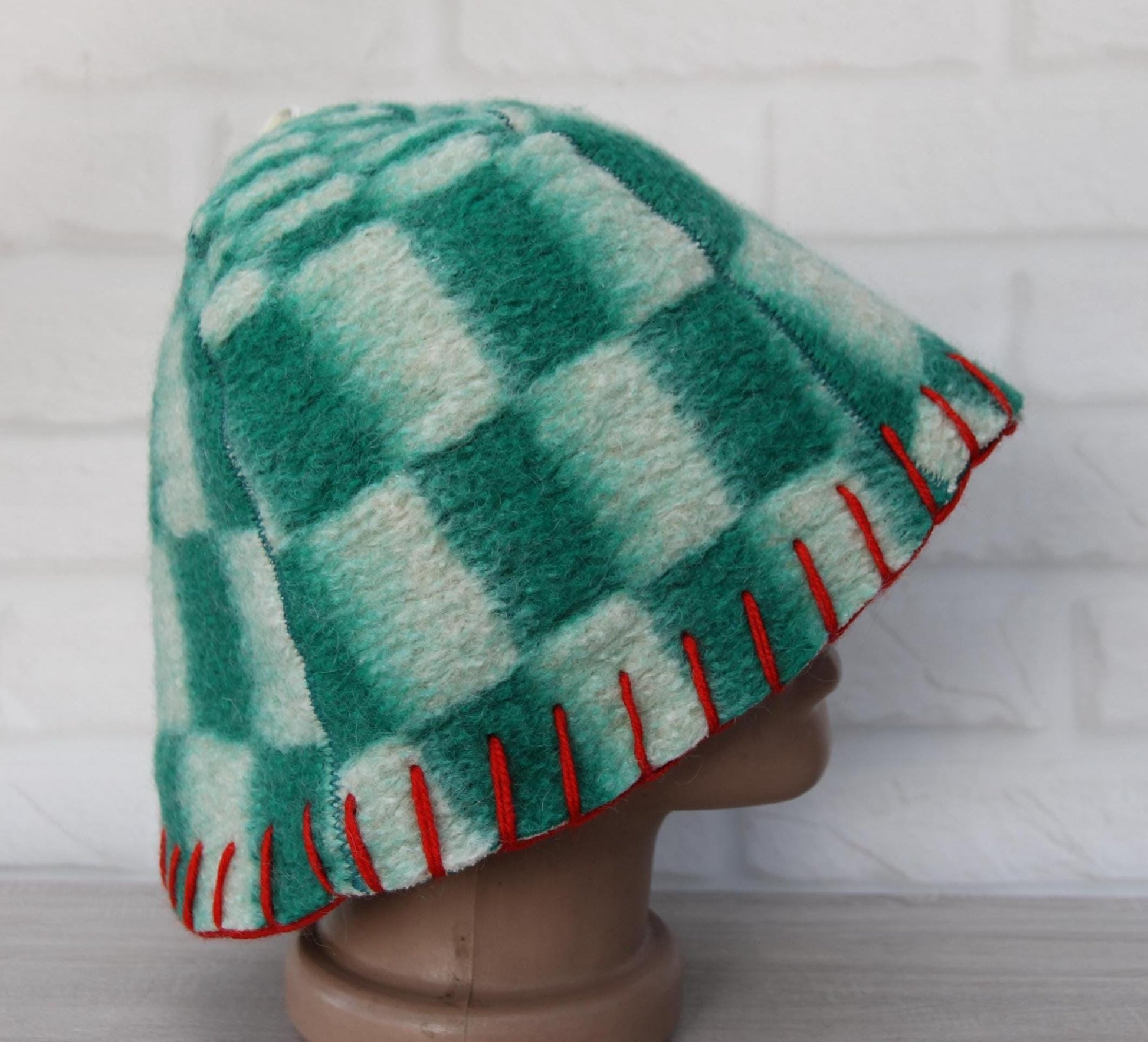 Green wool sauna hat, handmade vintage blanket banya hat, thick felted steam bath hat with loop, upcycled sauna gift,flower felt hat.Баня.