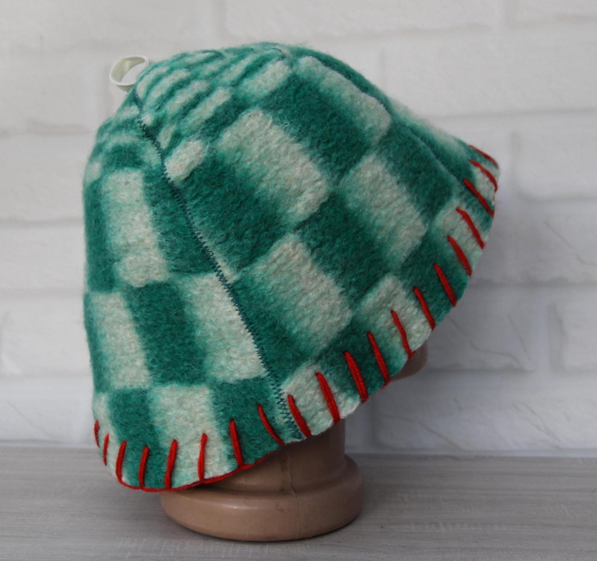 Green wool sauna hat, handmade vintage blanket banya hat, thick felted steam bath hat with loop, upcycled sauna gift,flower felt hat.Баня.