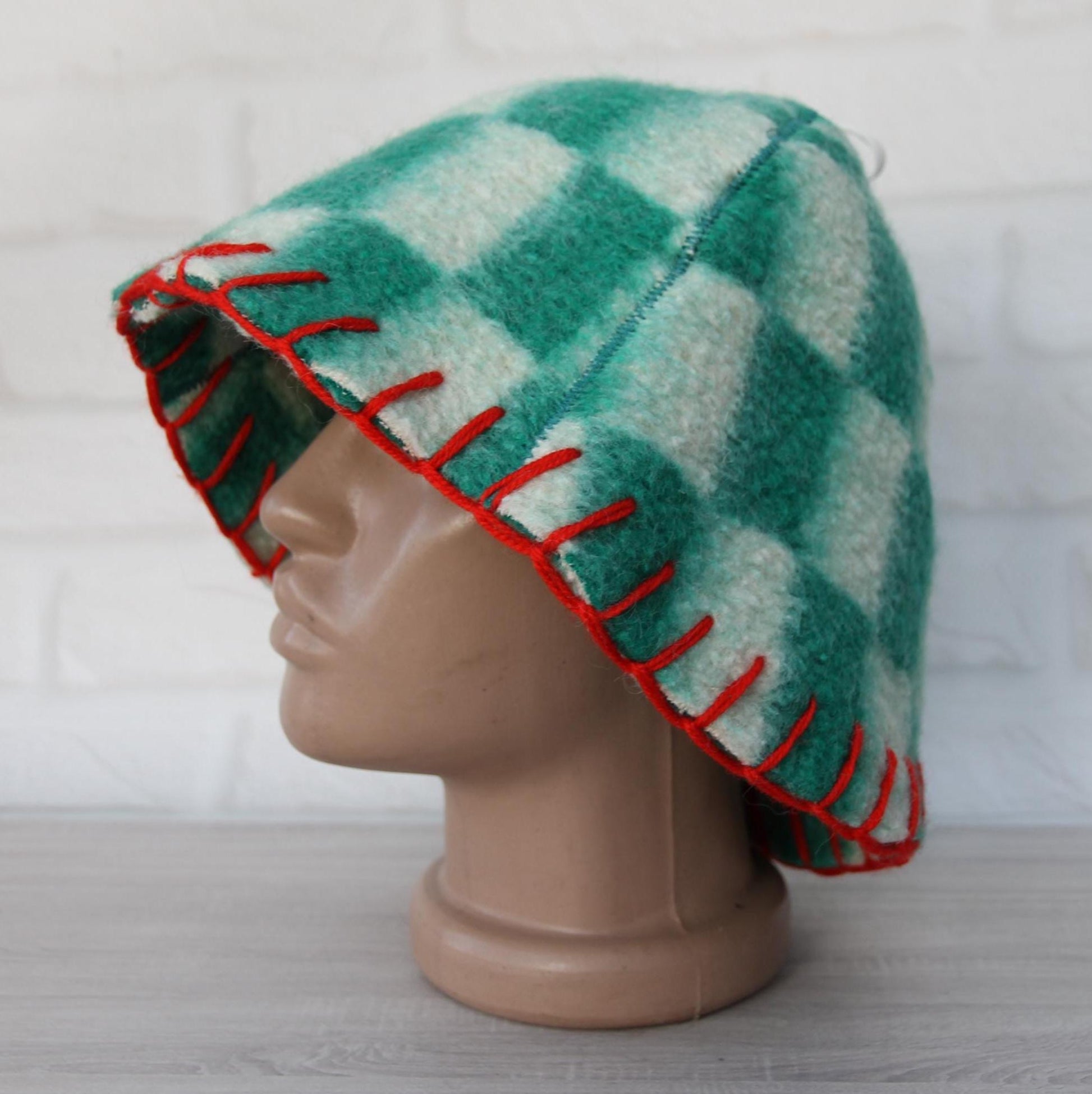 Green wool sauna hat, handmade vintage blanket banya hat, thick felted steam bath hat with loop, upcycled sauna gift,flower felt hat.Баня.