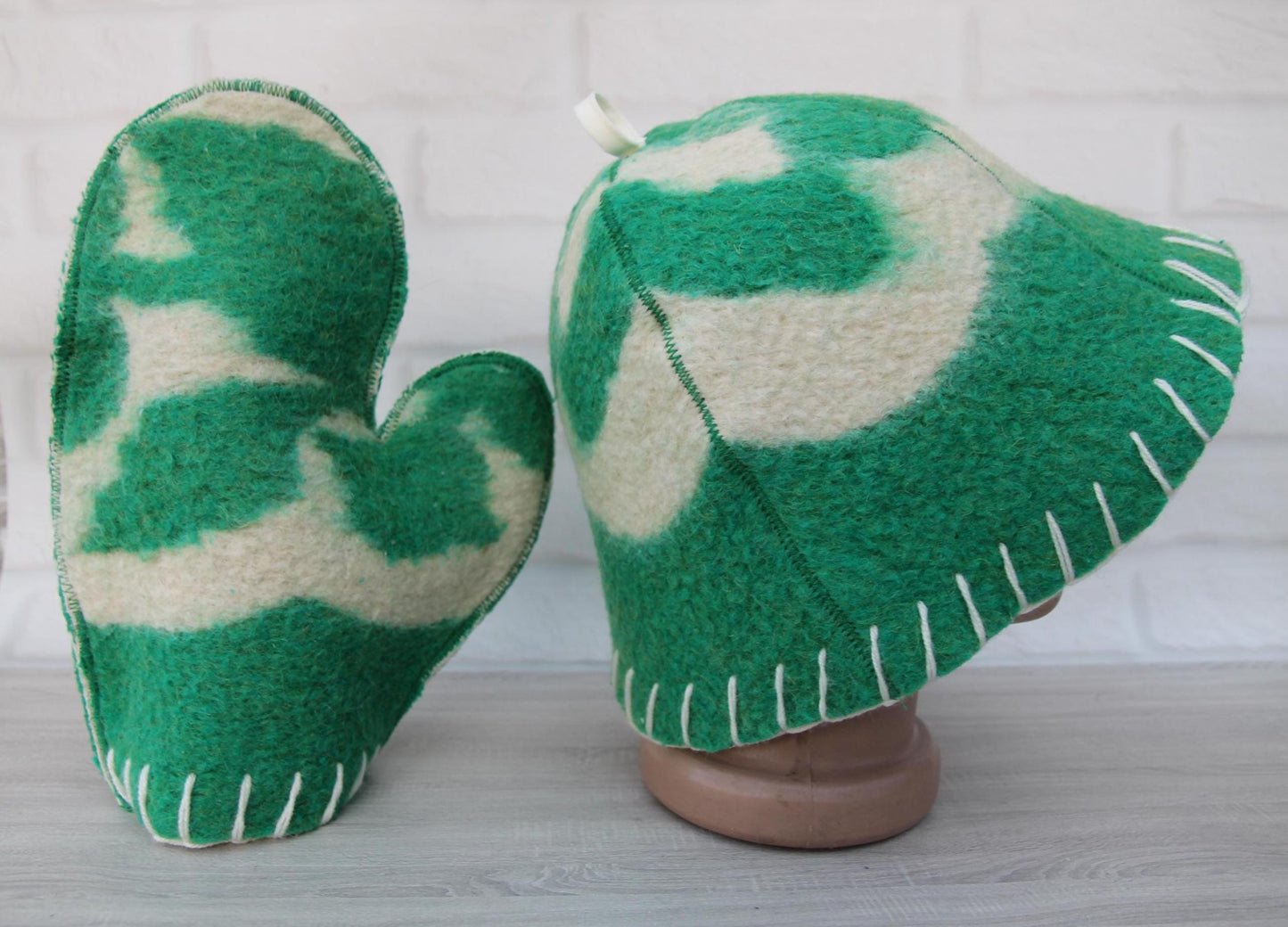 Wool sauna hat mitten mat natural,handmade green felted bath hat, ecoriendly hat recycled blanket cap, gift for sauna lovers.