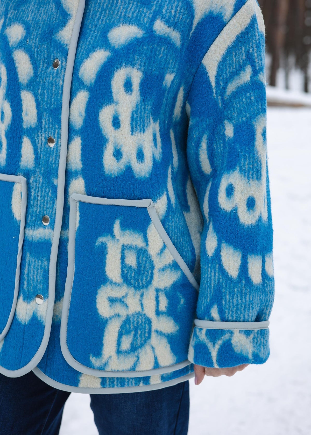 Vintage Wool Blanket Coat – Blue and White Floral Oversize Jacket – Women's Size M